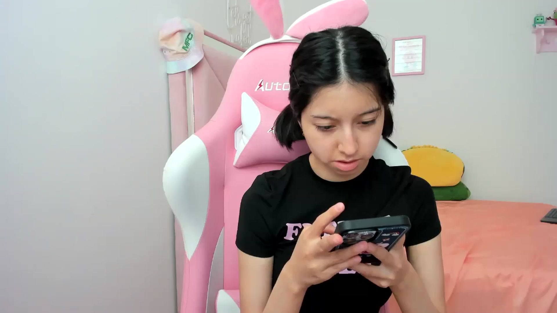Gallery image thumbnail from Cherrycute666's myfreecams stream on, 08/02/2024, 20:09 image 12 of 20