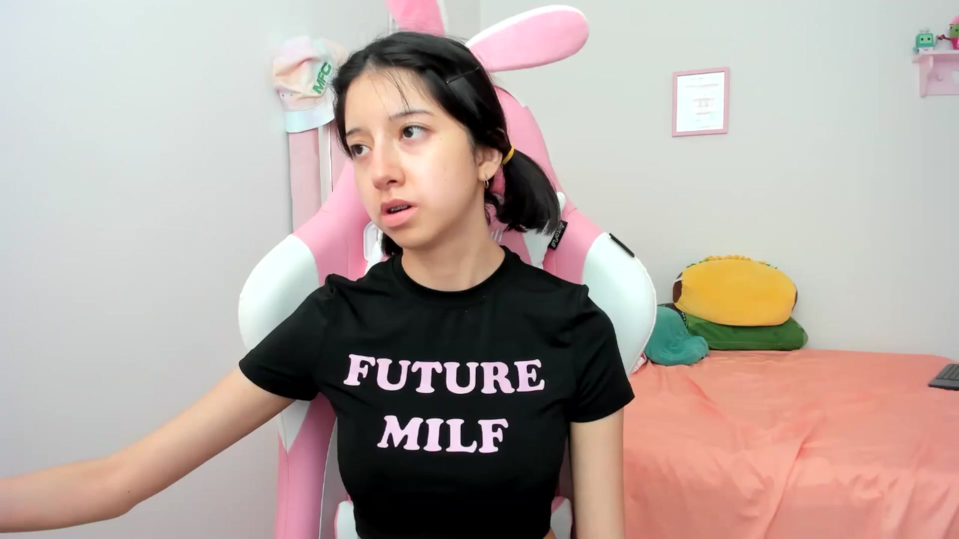 Gallery image thumbnail from Cherrycute666's myfreecams stream on, 08/02/2024, 20:09 image 18 of 20