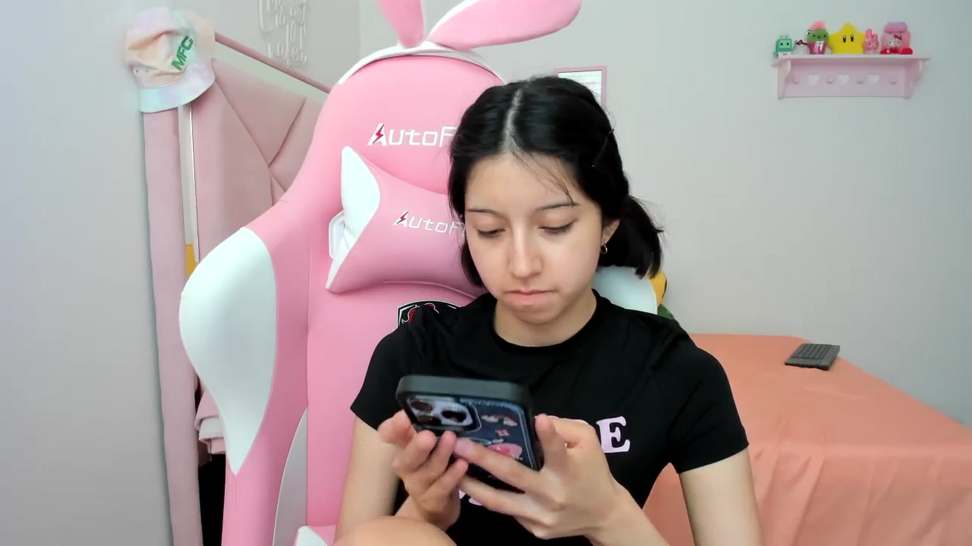 Gallery image thumbnail from Cherrycute666's myfreecams stream on, 08/02/2024, 21:35 image 14 of 20