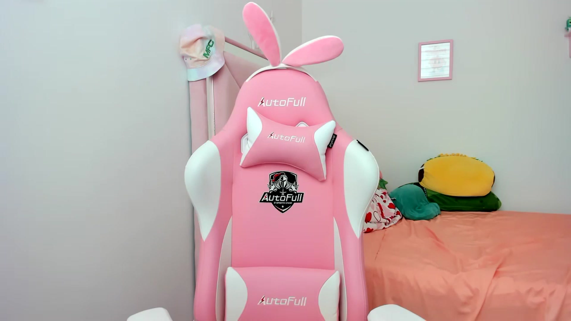 Gallery image thumbnail from Cherrycute666's myfreecams stream on, 08/02/2024, 21:35 image 10 of 20