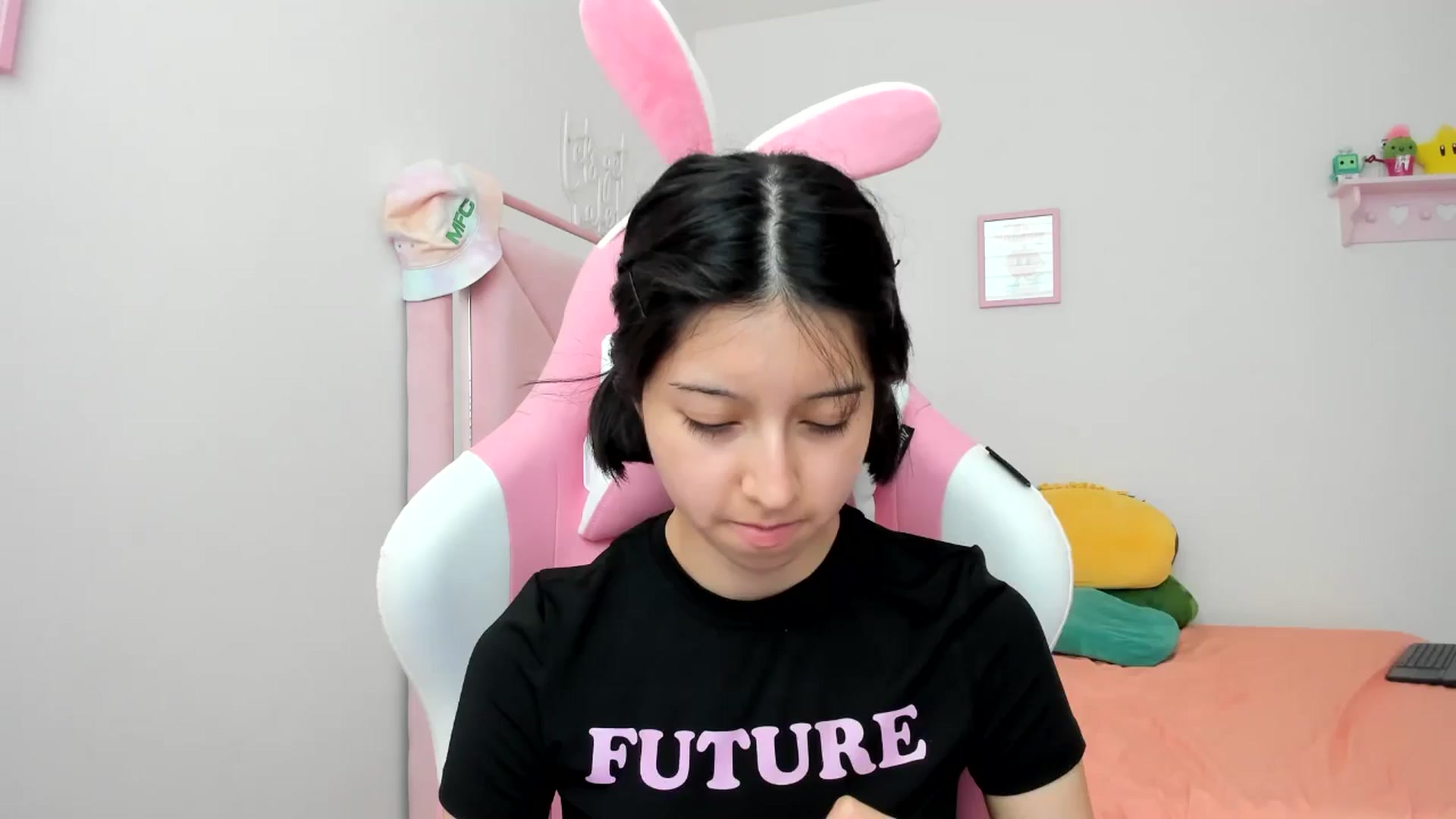 Gallery image thumbnail from Cherrycute666's myfreecams stream on, 08/03/2024, 24:58 image 1 of 20