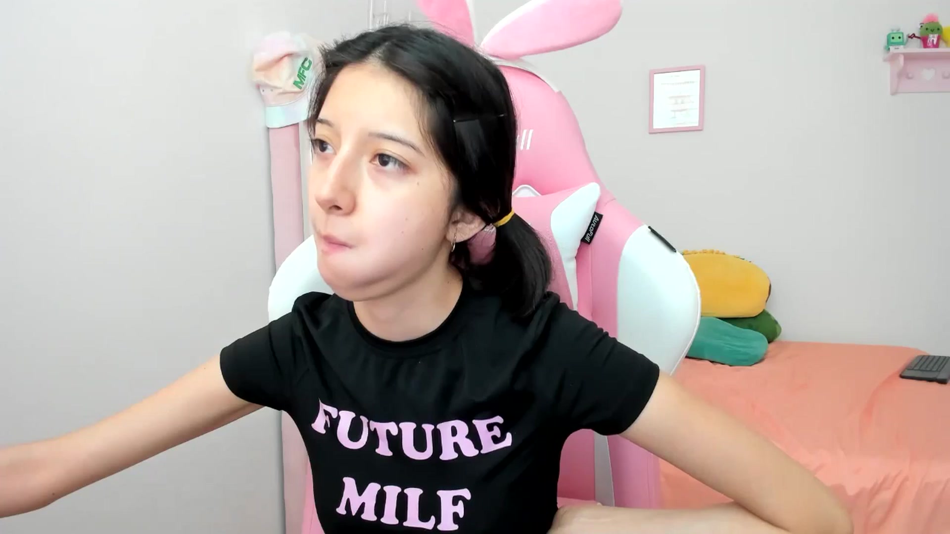Gallery image thumbnail from Cherrycute666's myfreecams stream on, 08/03/2024, 24:58 image 4 of 20