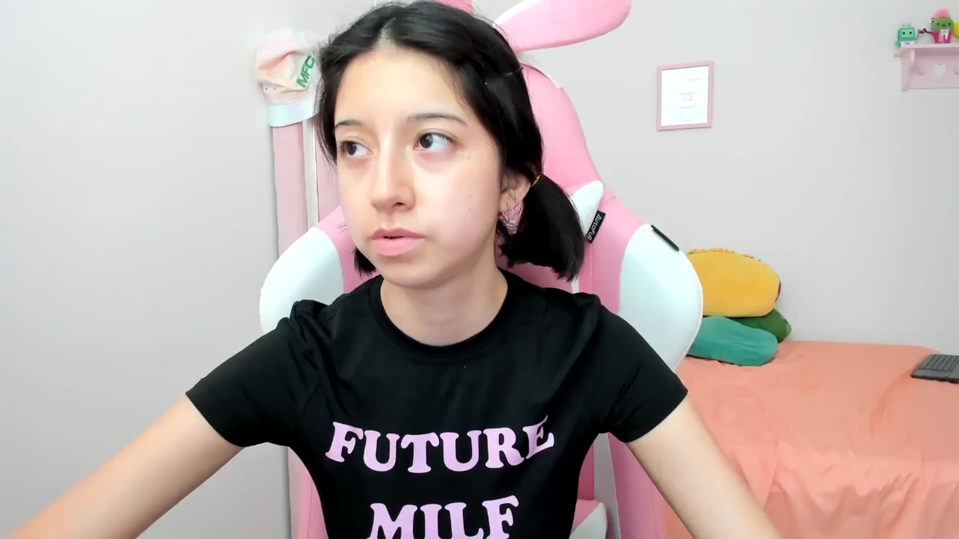 Gallery image thumbnail from Cherrycute666's myfreecams stream on, 08/03/2024, 24:58 image 3 of 20