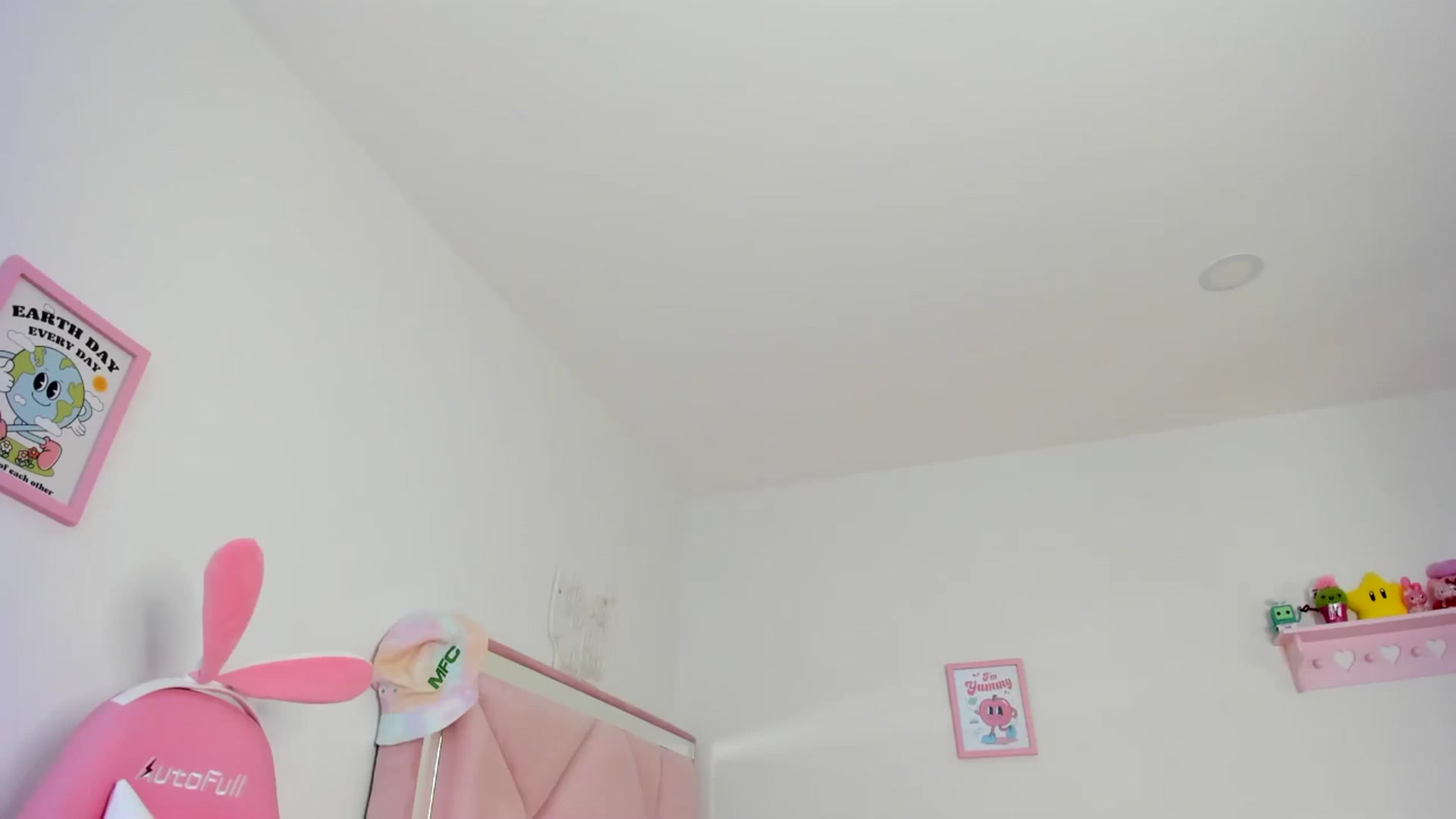 Gallery image thumbnail from Cherrycute666's myfreecams stream on, 08/03/2024, 24:58 image 17 of 20