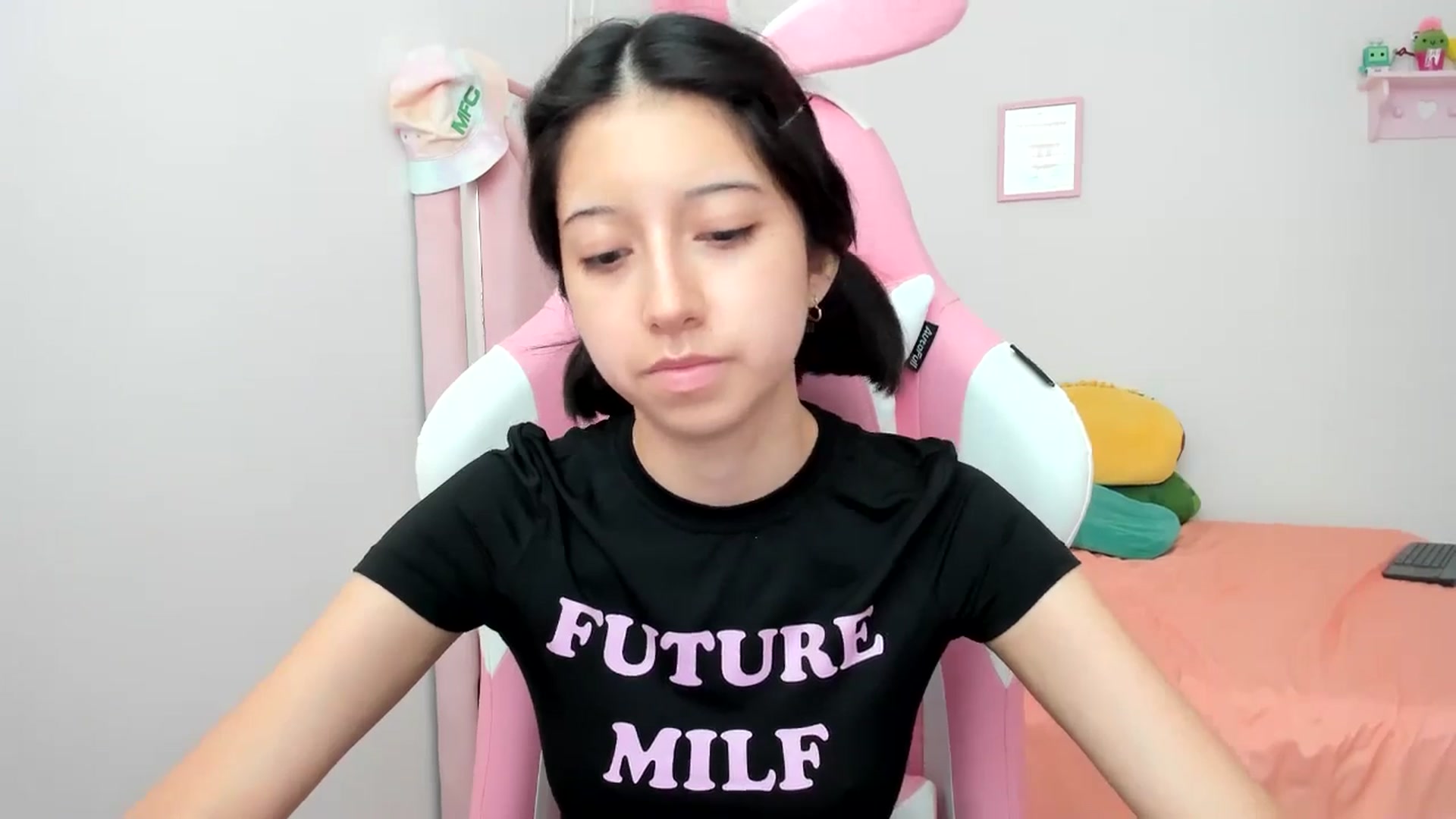 Gallery image thumbnail from Cherrycute666's myfreecams stream on, 08/03/2024, 24:58 image 2 of 20