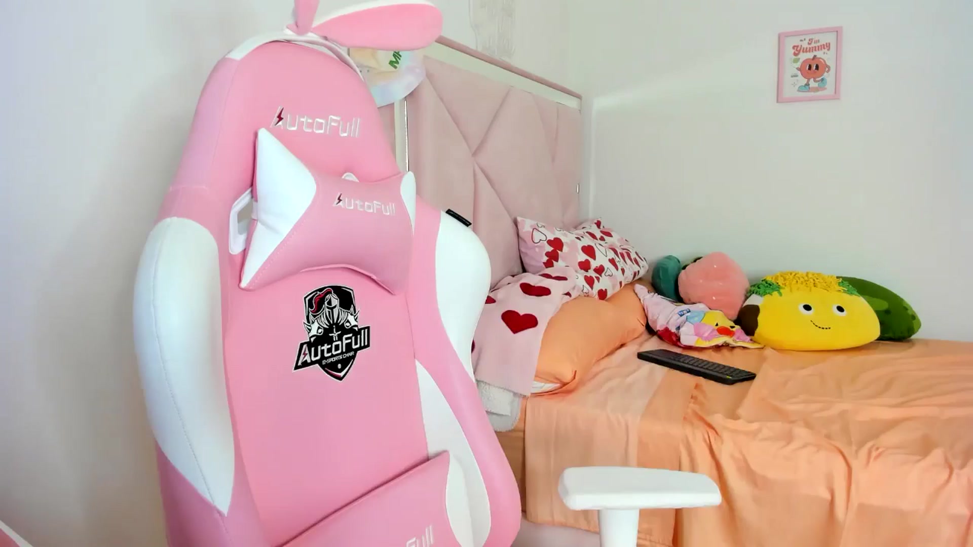 Gallery image thumbnail from Cherrycute666's myfreecams stream on, 08/03/2024, 02:22 image 2 of 20