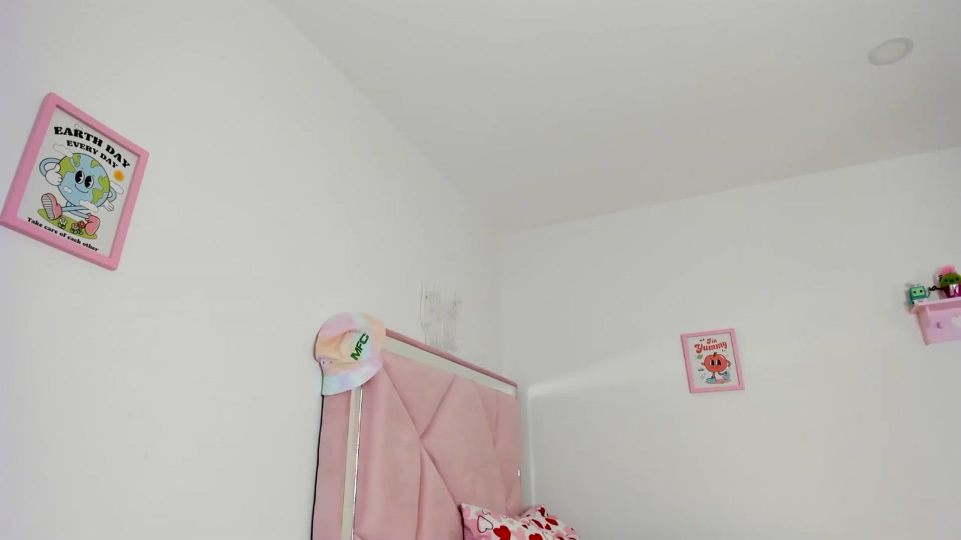 Gallery image thumbnail from Cherrycute666's myfreecams stream on, 08/03/2024, 04:54 image 3 of 20