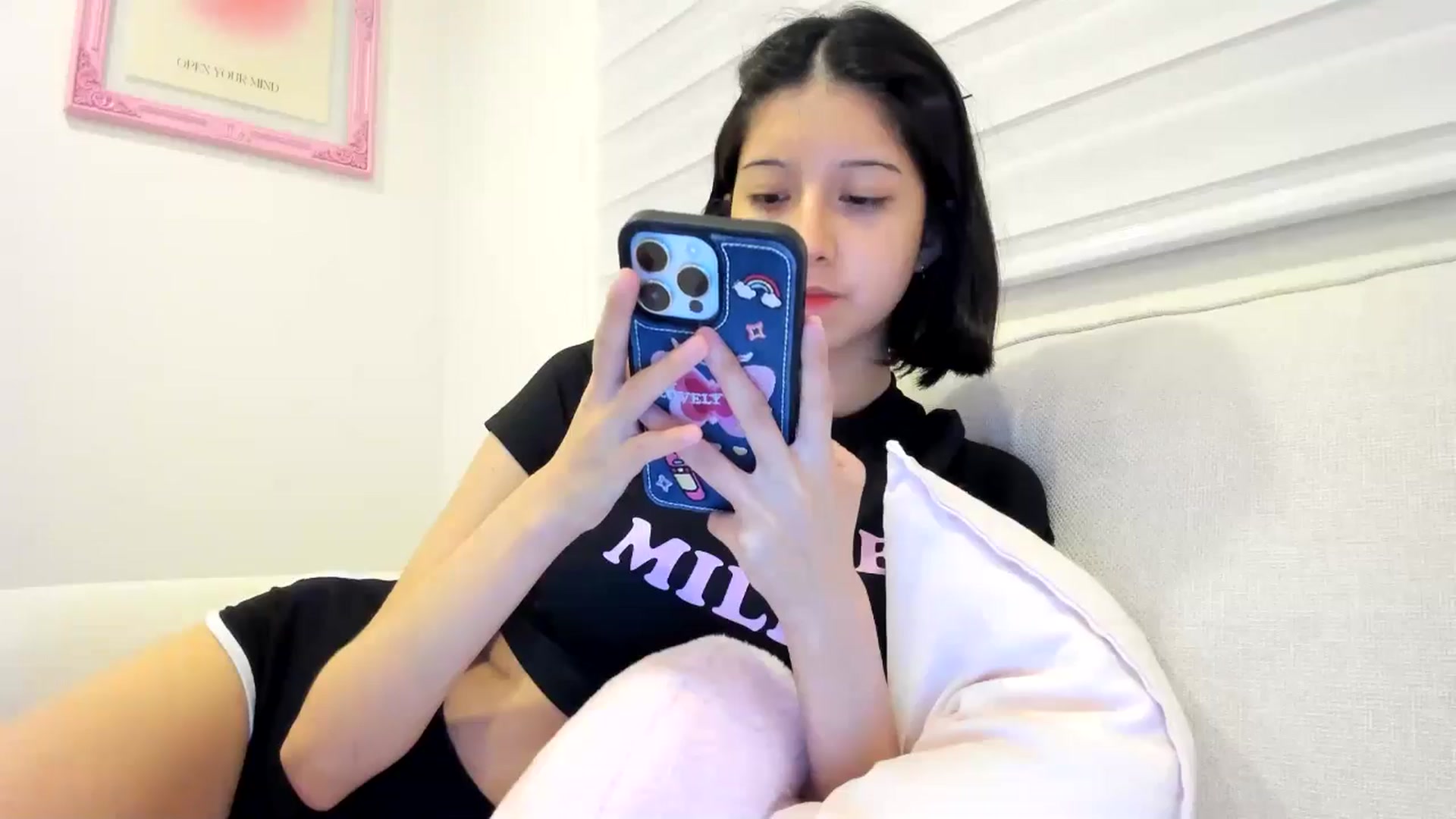 Gallery image thumbnail from Cherrycute666's myfreecams stream on, 08/03/2024, 05:34 image 3 of 20