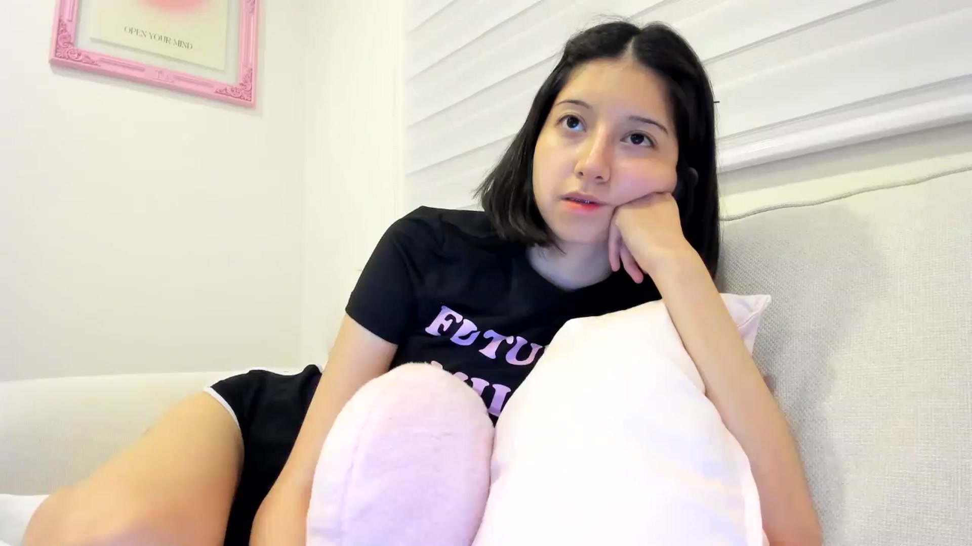 Gallery image thumbnail from Cherrycute666's myfreecams stream on, 08/03/2024, 05:34 image 16 of 20