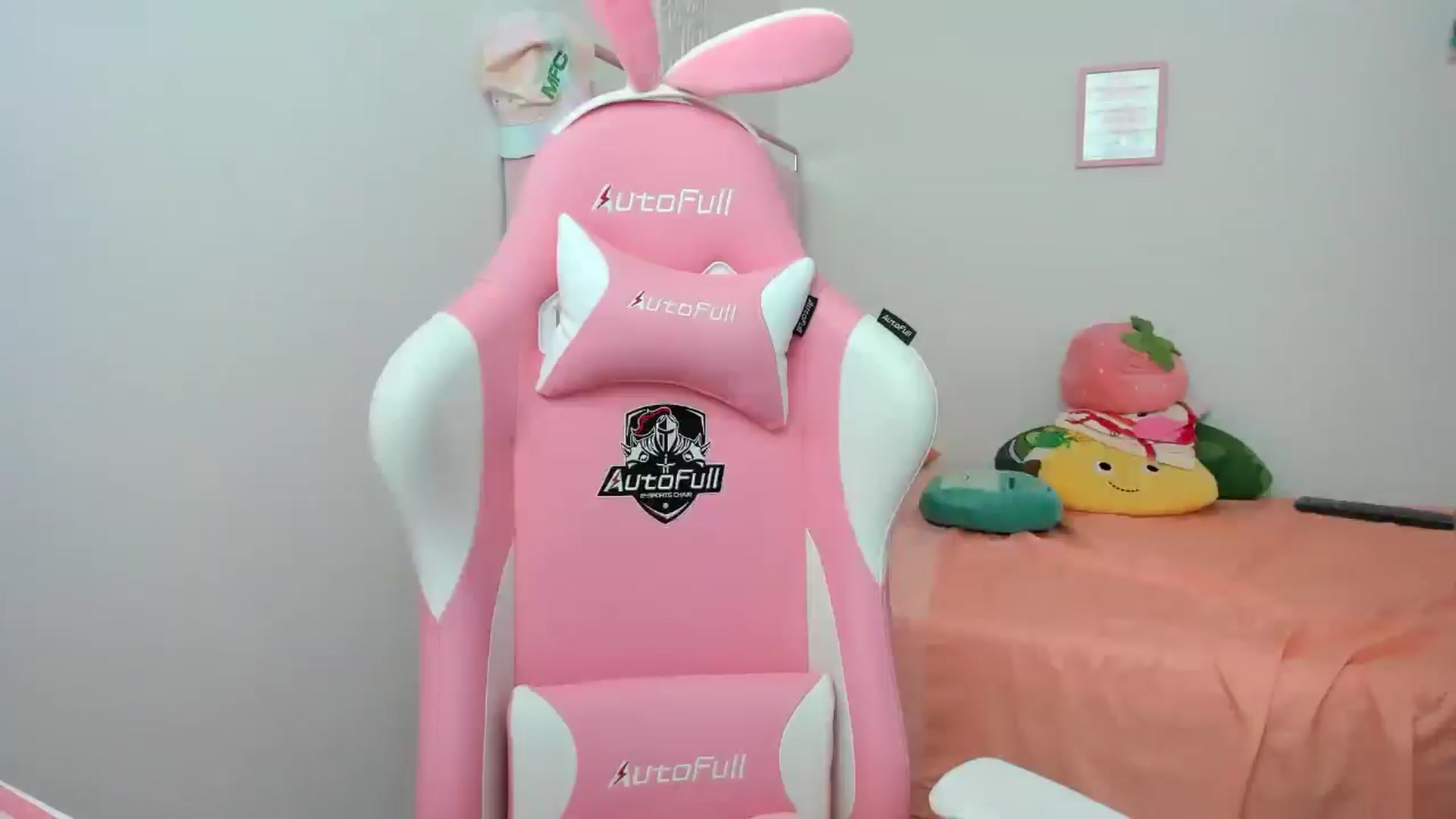 Gallery image thumbnail from Cherrycute666's myfreecams stream on, 08/03/2024, 20:50 image 17 of 20