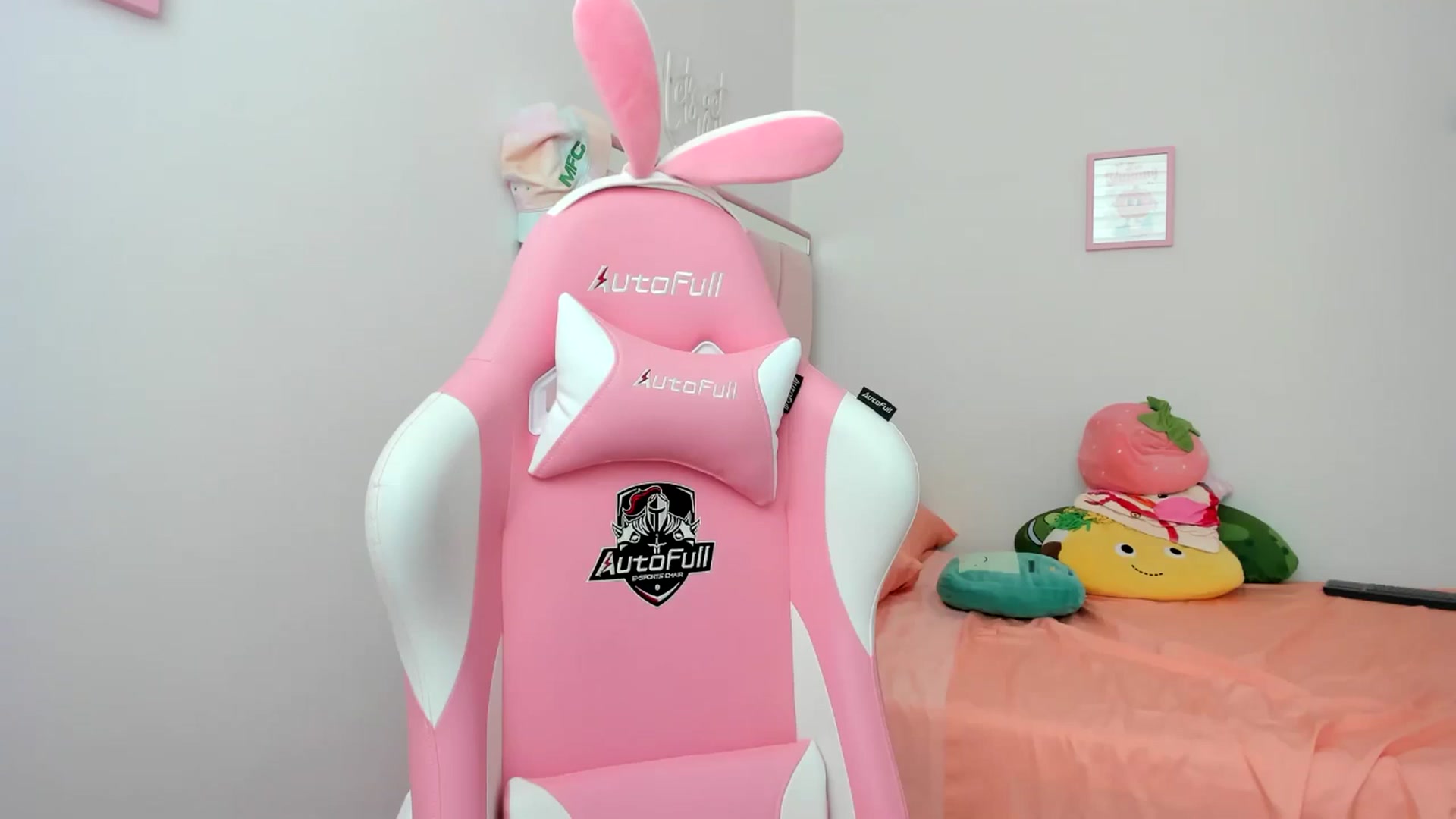 Gallery image thumbnail from Cherrycute666's myfreecams stream on, 08/03/2024, 20:50 image 6 of 20