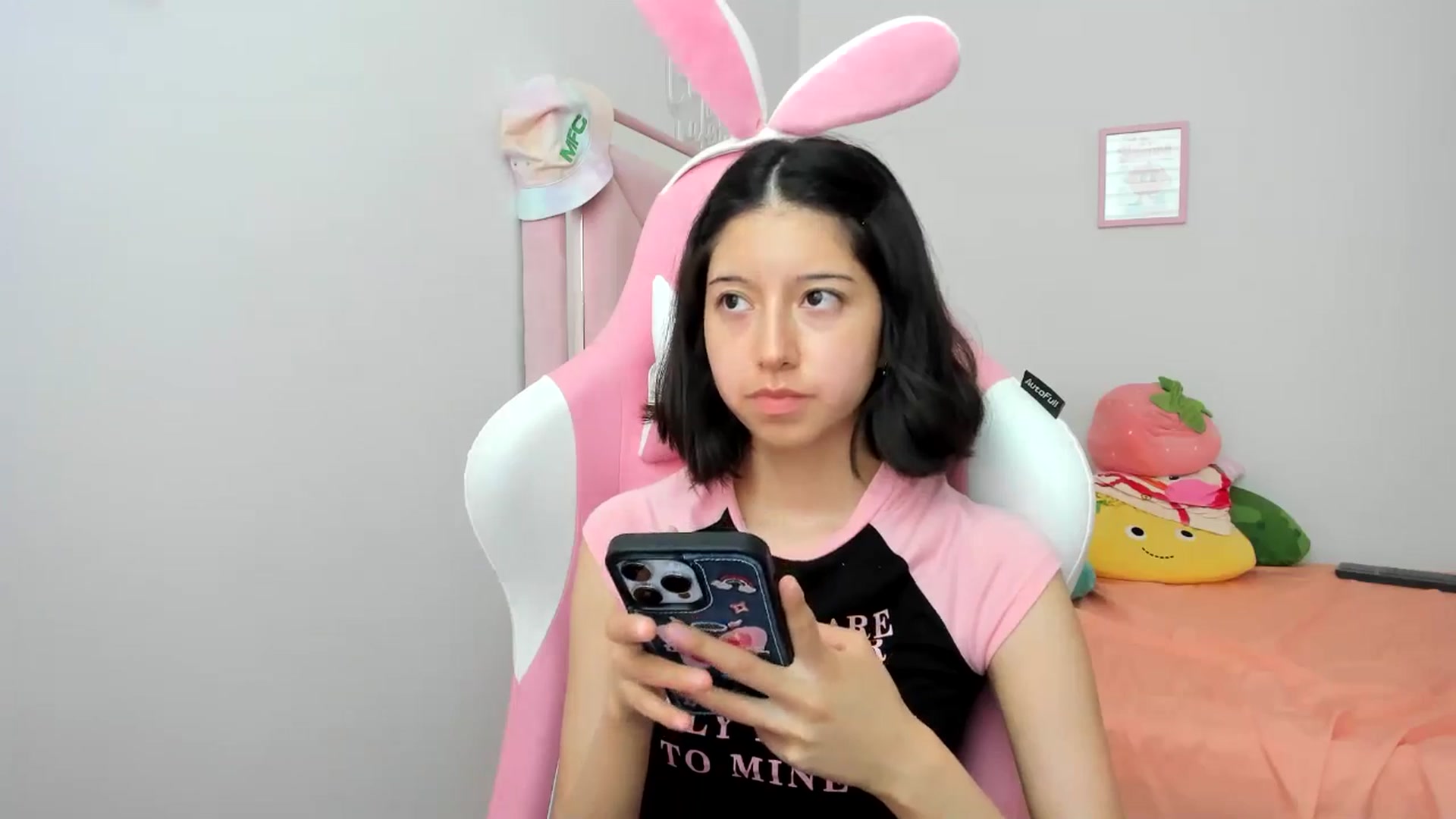 Gallery image thumbnail from Cherrycute666's myfreecams stream on, 08/03/2024, 20:50 image 12 of 20