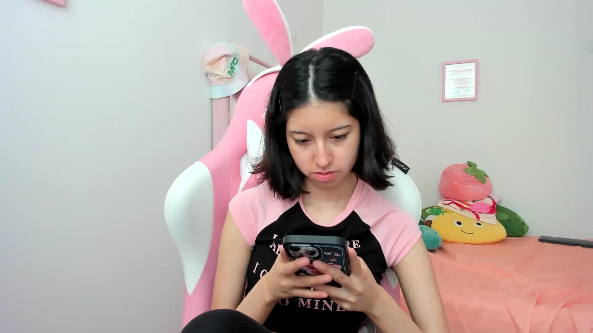 Gallery image thumbnail from Cherrycute666's myfreecams stream on, 08/03/2024, 20:50 image 5 of 20