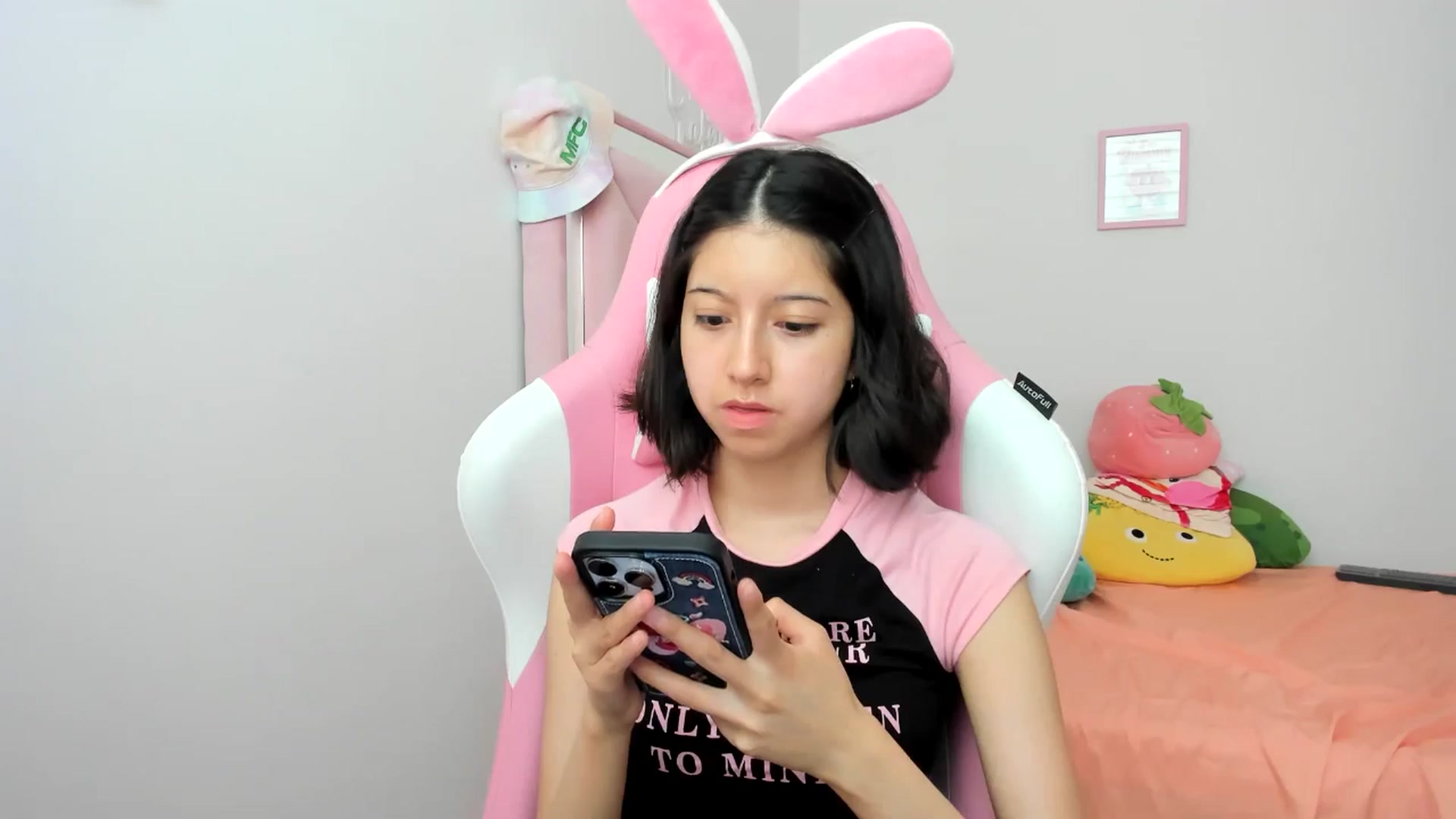 Gallery image thumbnail from Cherrycute666's myfreecams stream on, 08/03/2024, 20:50 image 13 of 20