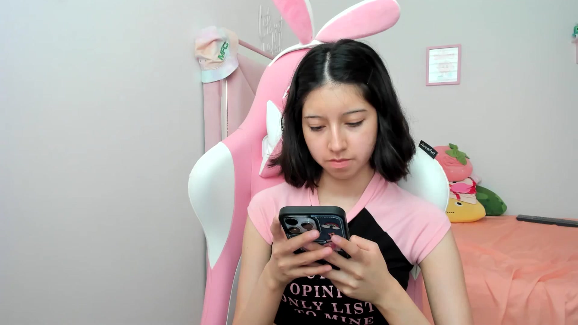 Gallery image thumbnail from Cherrycute666's myfreecams stream on, 08/03/2024, 20:50 image 19 of 20