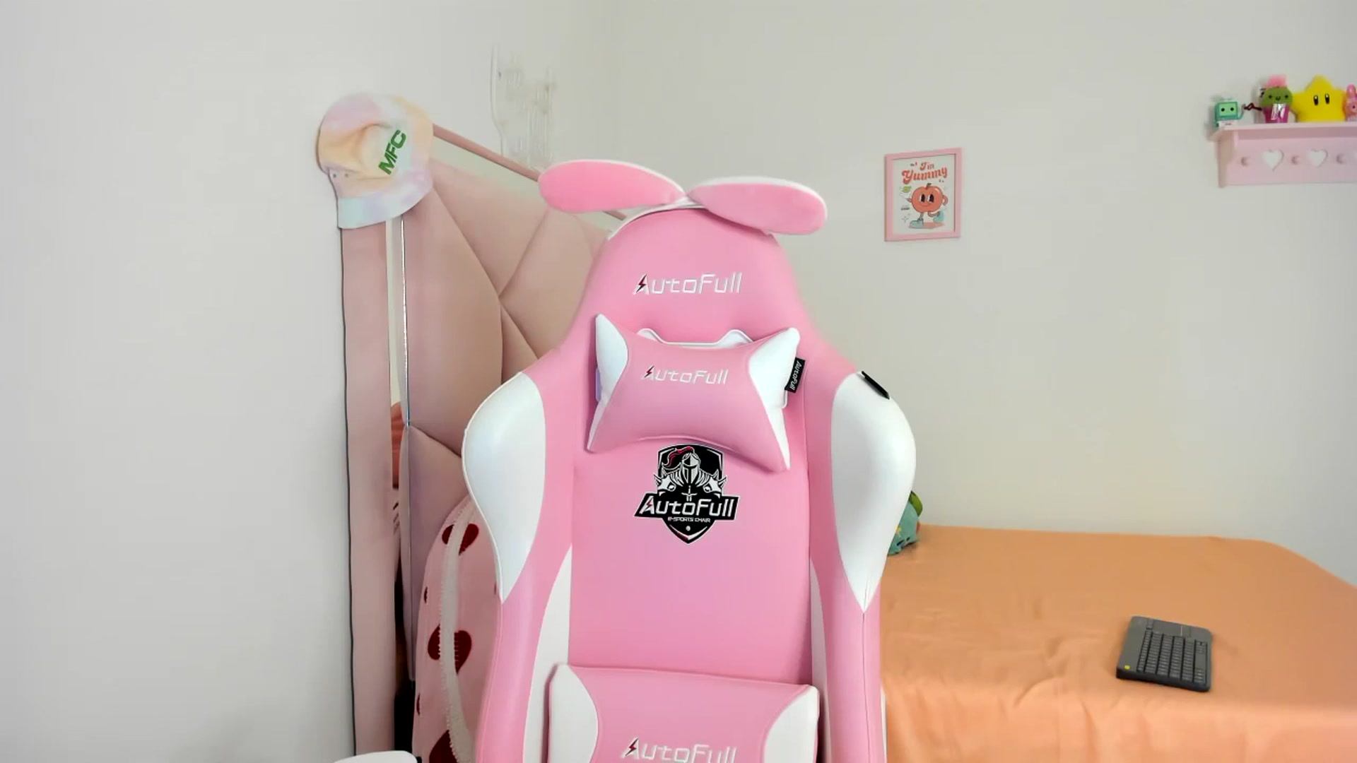 Gallery image thumbnail from Cherrycute666's myfreecams stream on, 08/04/2024, 05:41 image 3 of 20