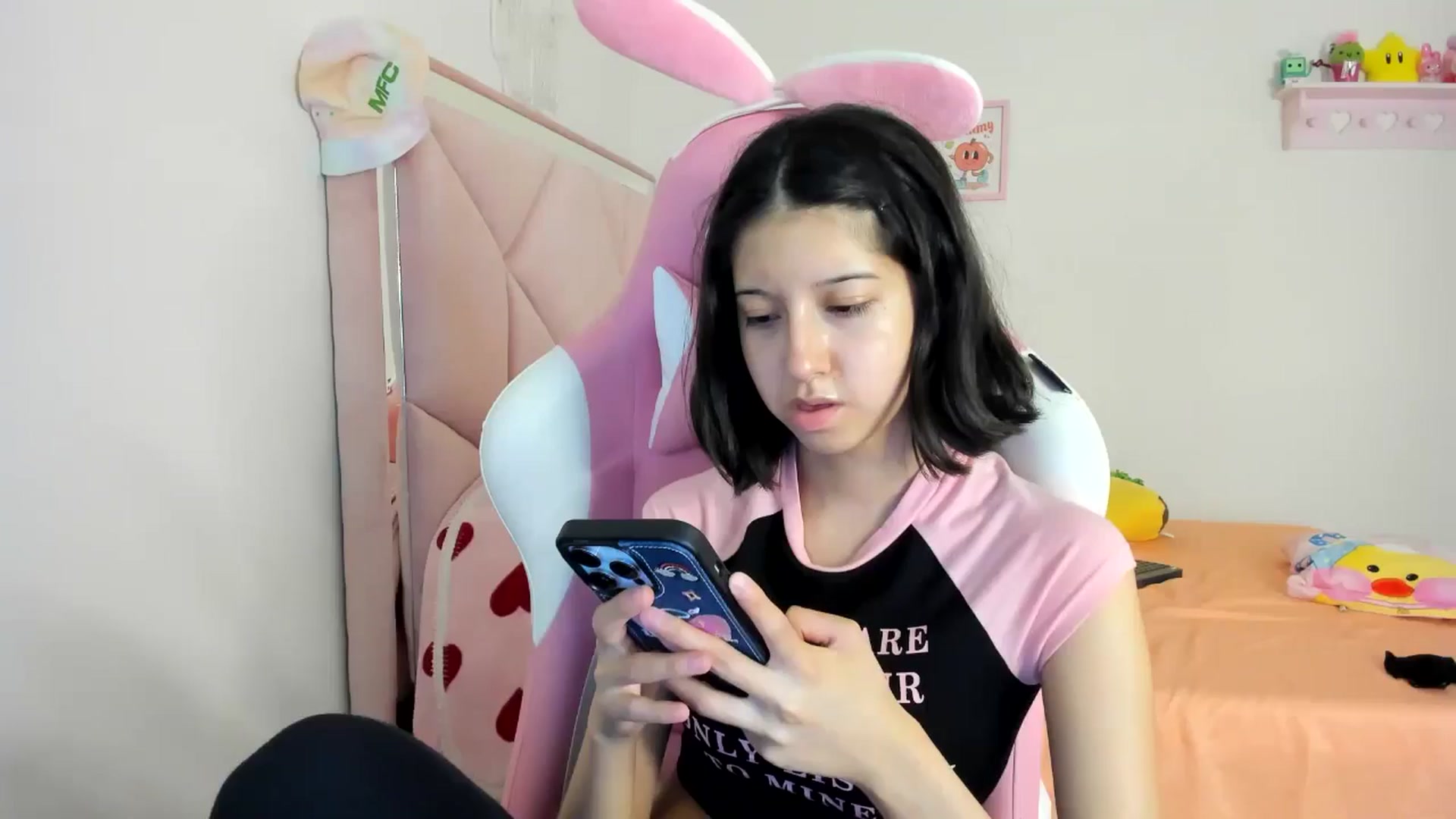 Gallery image thumbnail from Cherrycute666's myfreecams stream on, 08/04/2024, 07:44 image 10 of 20