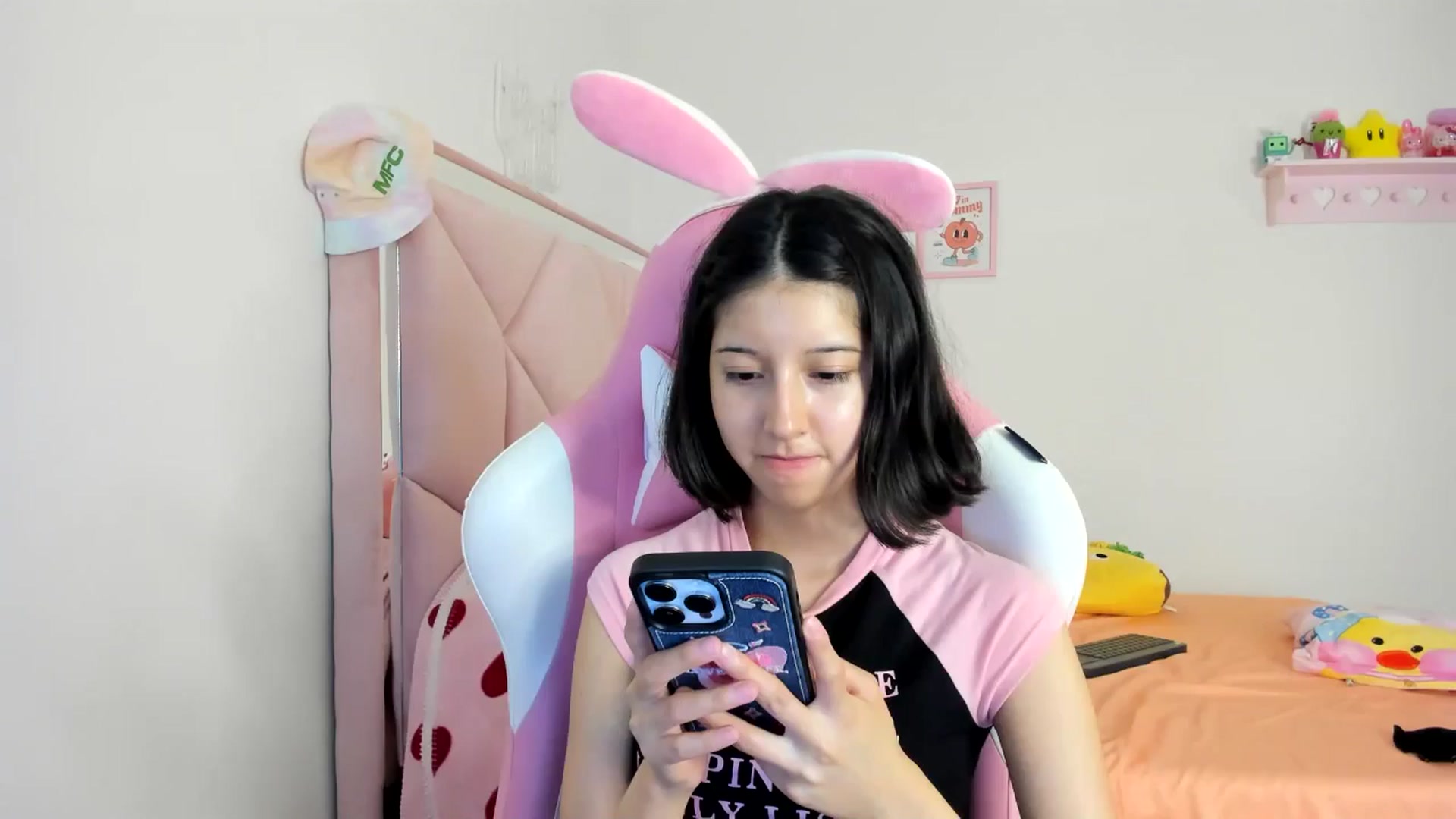 Gallery image thumbnail from Cherrycute666's myfreecams stream on, 08/04/2024, 07:44 image 7 of 20