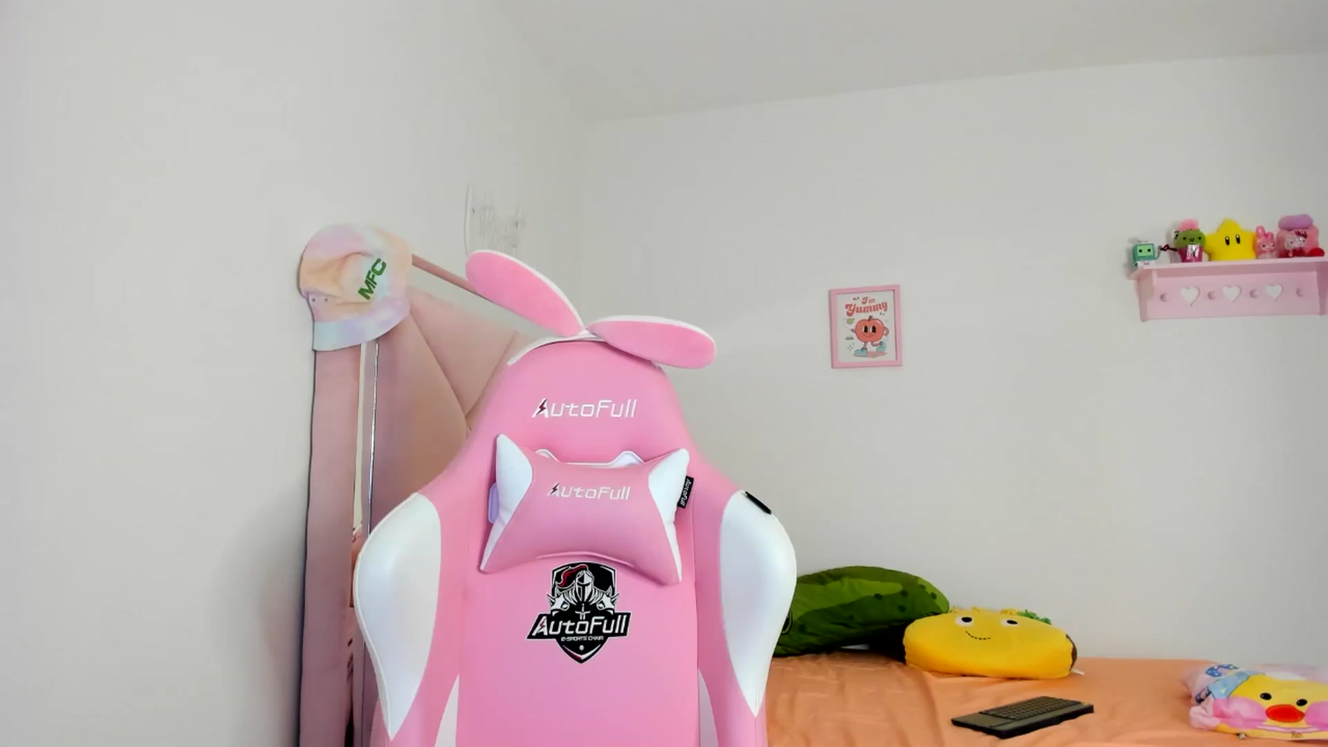 Gallery image thumbnail from Cherrycute666's myfreecams stream on, 08/04/2024, 07:44 image 1 of 20