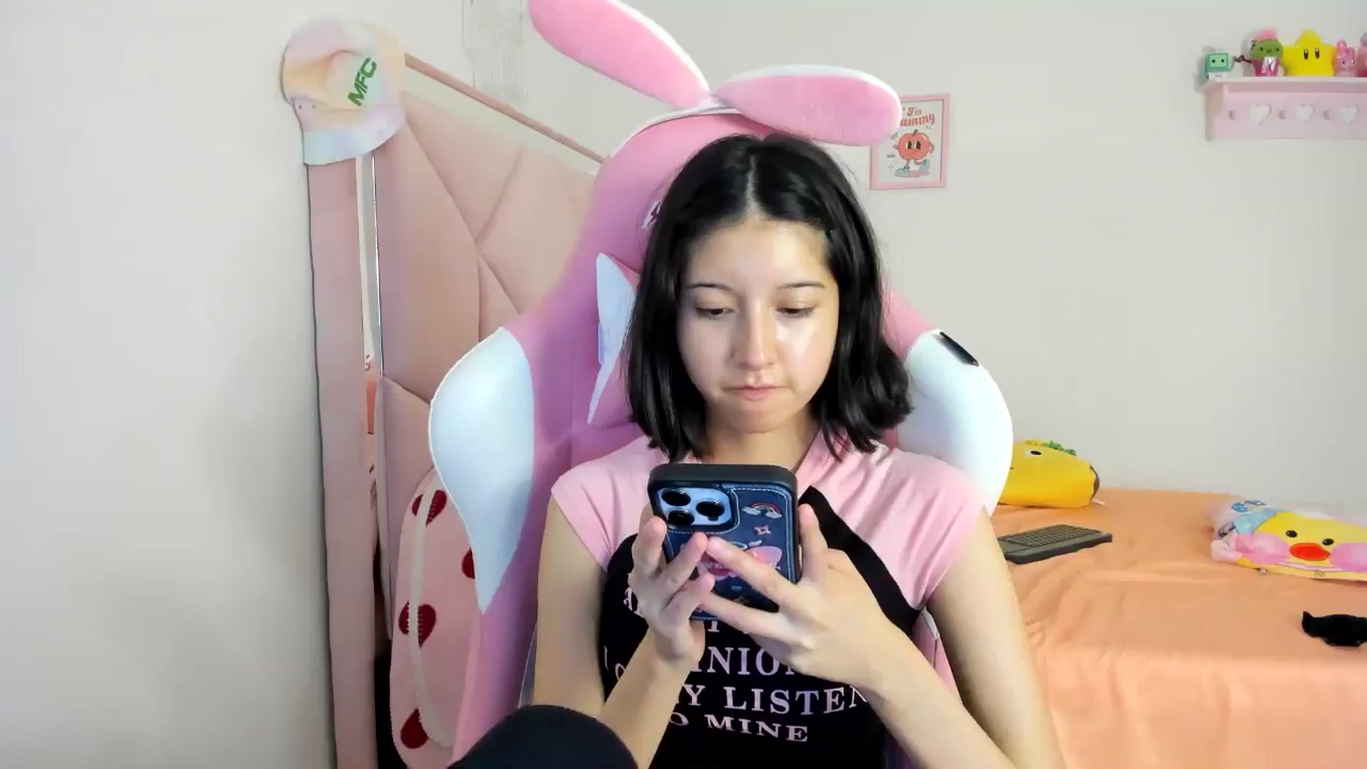 Gallery image thumbnail from Cherrycute666's myfreecams stream on, 08/04/2024, 07:44 image 14 of 20