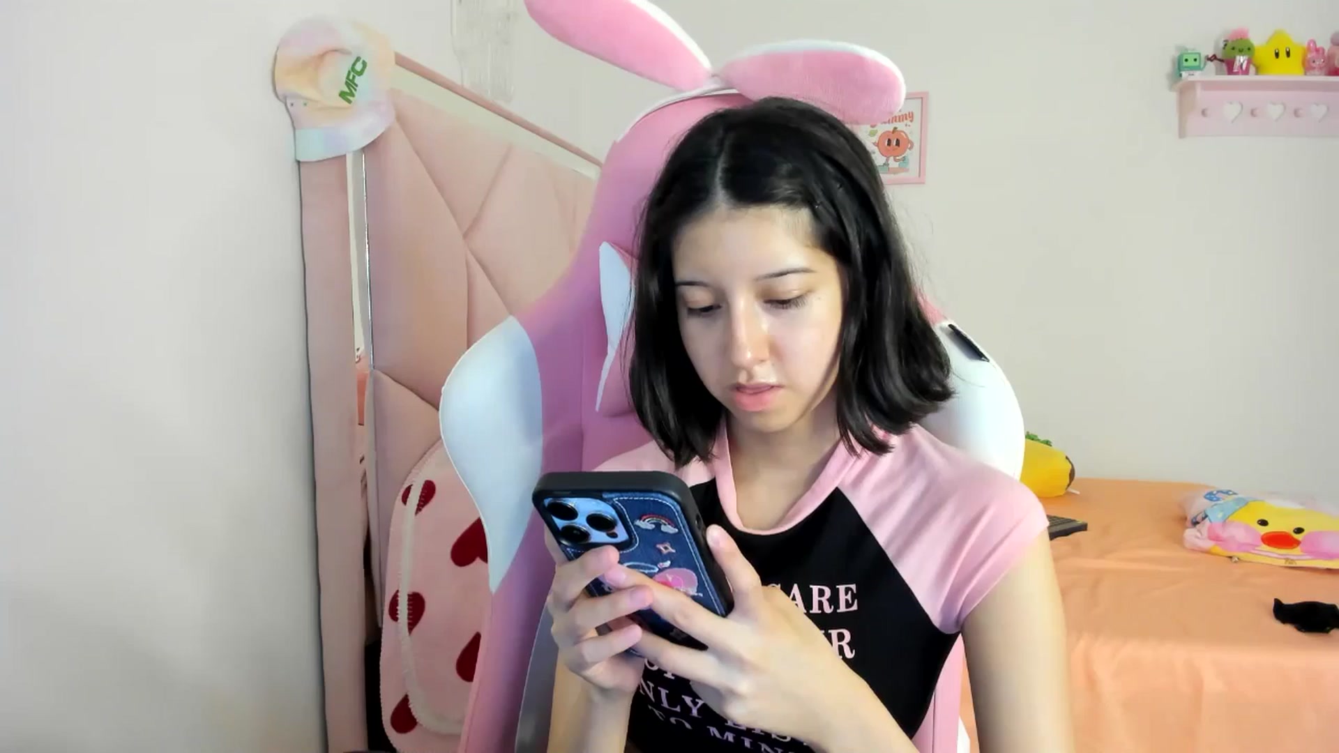 Gallery image thumbnail from Cherrycute666's myfreecams stream on, 08/04/2024, 07:44 image 13 of 20