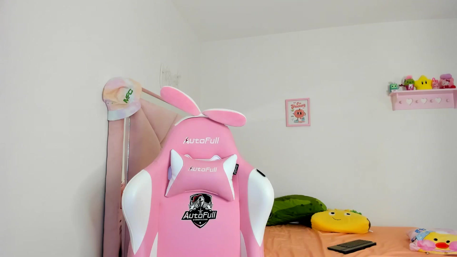 Gallery image thumbnail from Cherrycute666's myfreecams stream on, 08/04/2024, 07:44 image 3 of 20