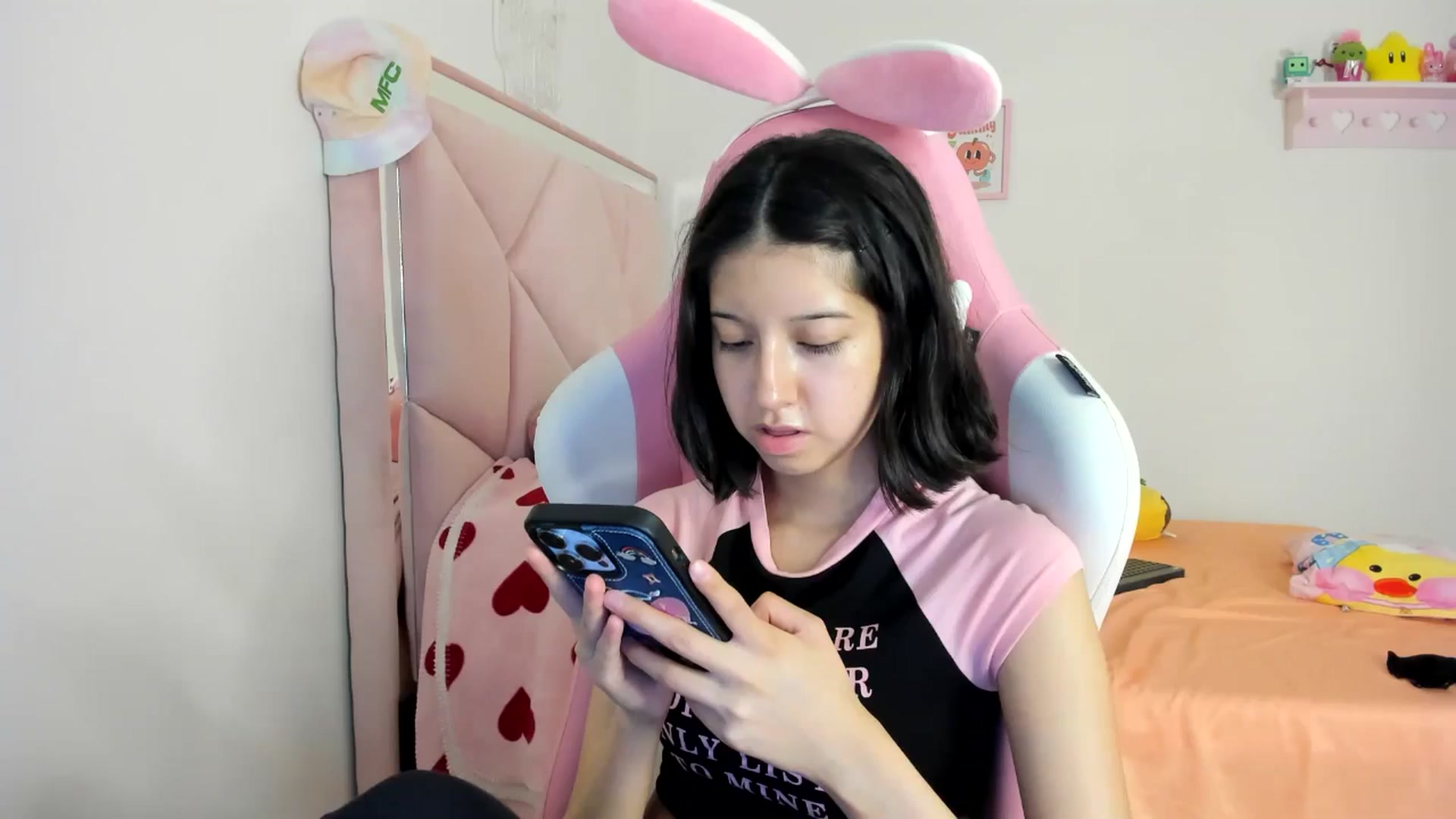 Gallery image thumbnail from Cherrycute666's myfreecams stream on, 08/04/2024, 07:44 image 15 of 20