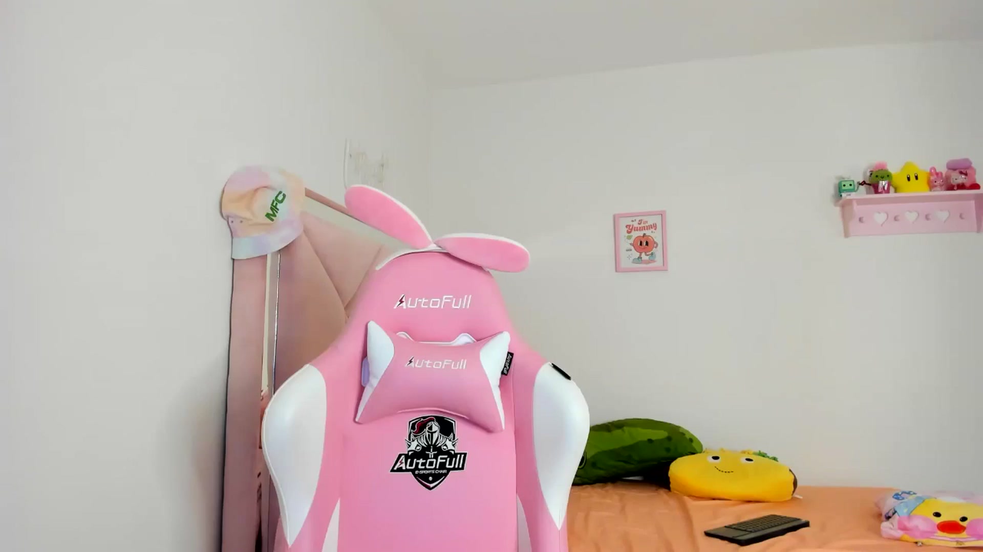 Gallery image thumbnail from Cherrycute666's myfreecams stream on, 08/04/2024, 07:44 image 2 of 20