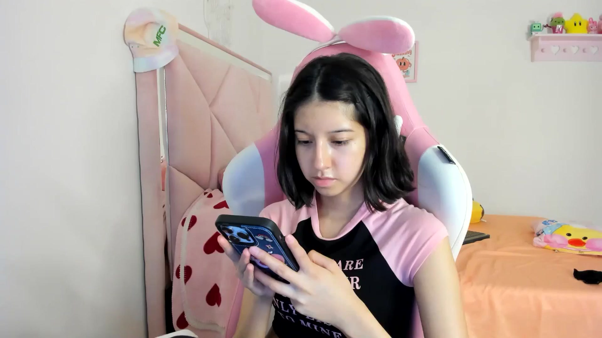 Gallery image thumbnail from Cherrycute666's myfreecams stream on, 08/04/2024, 07:44 image 16 of 20