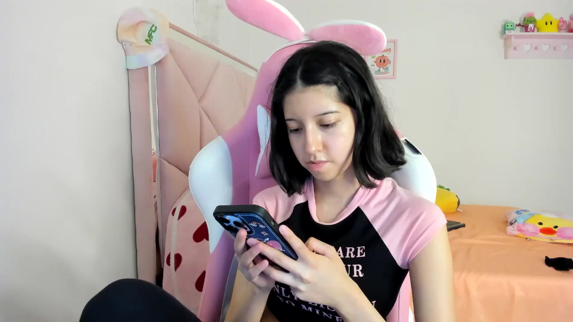 Gallery image thumbnail from Cherrycute666's myfreecams stream on, 08/04/2024, 07:44 image 9 of 20