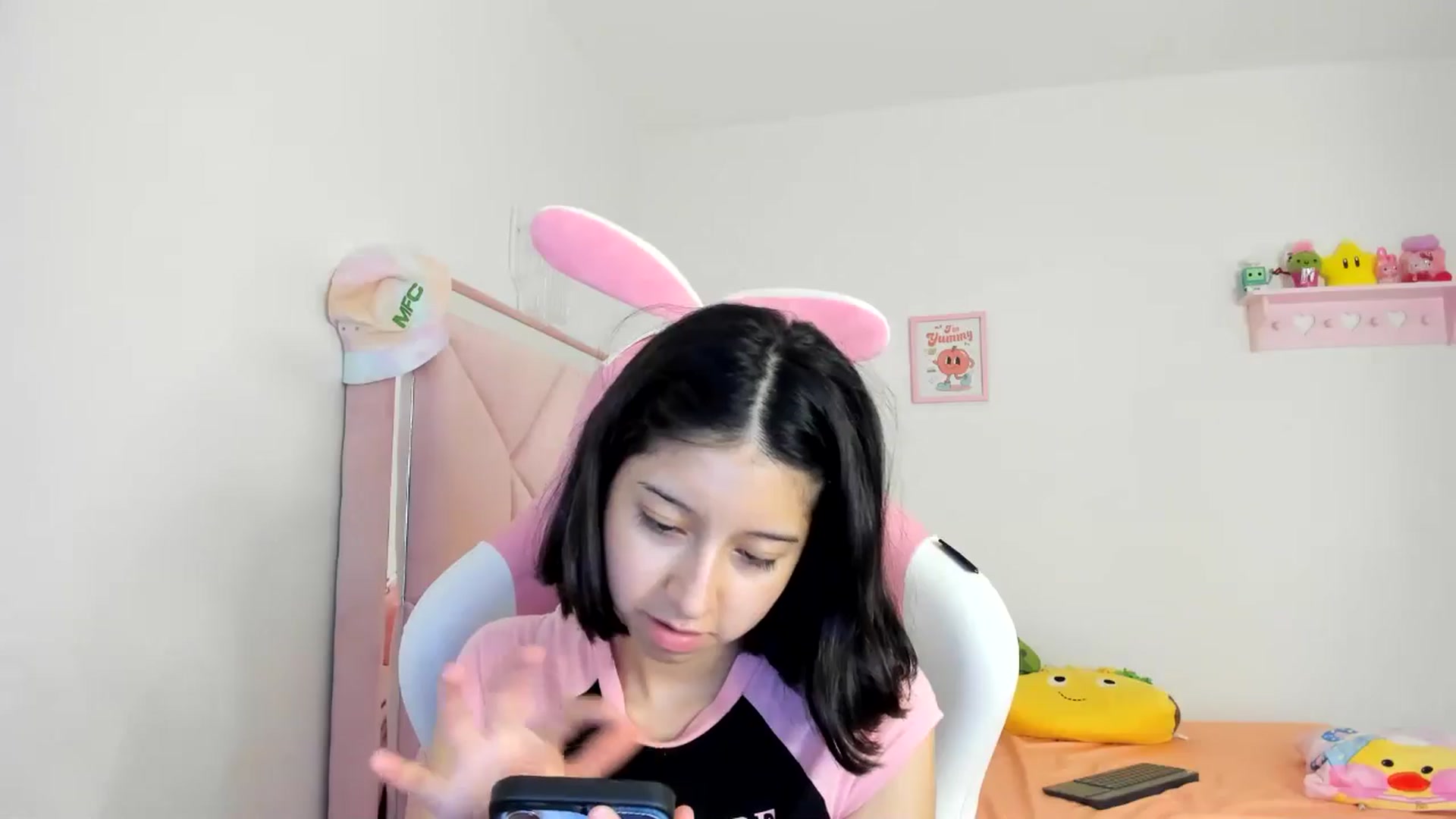 Gallery image thumbnail from Cherrycute666's myfreecams stream on, 08/04/2024, 07:44 image 4 of 20