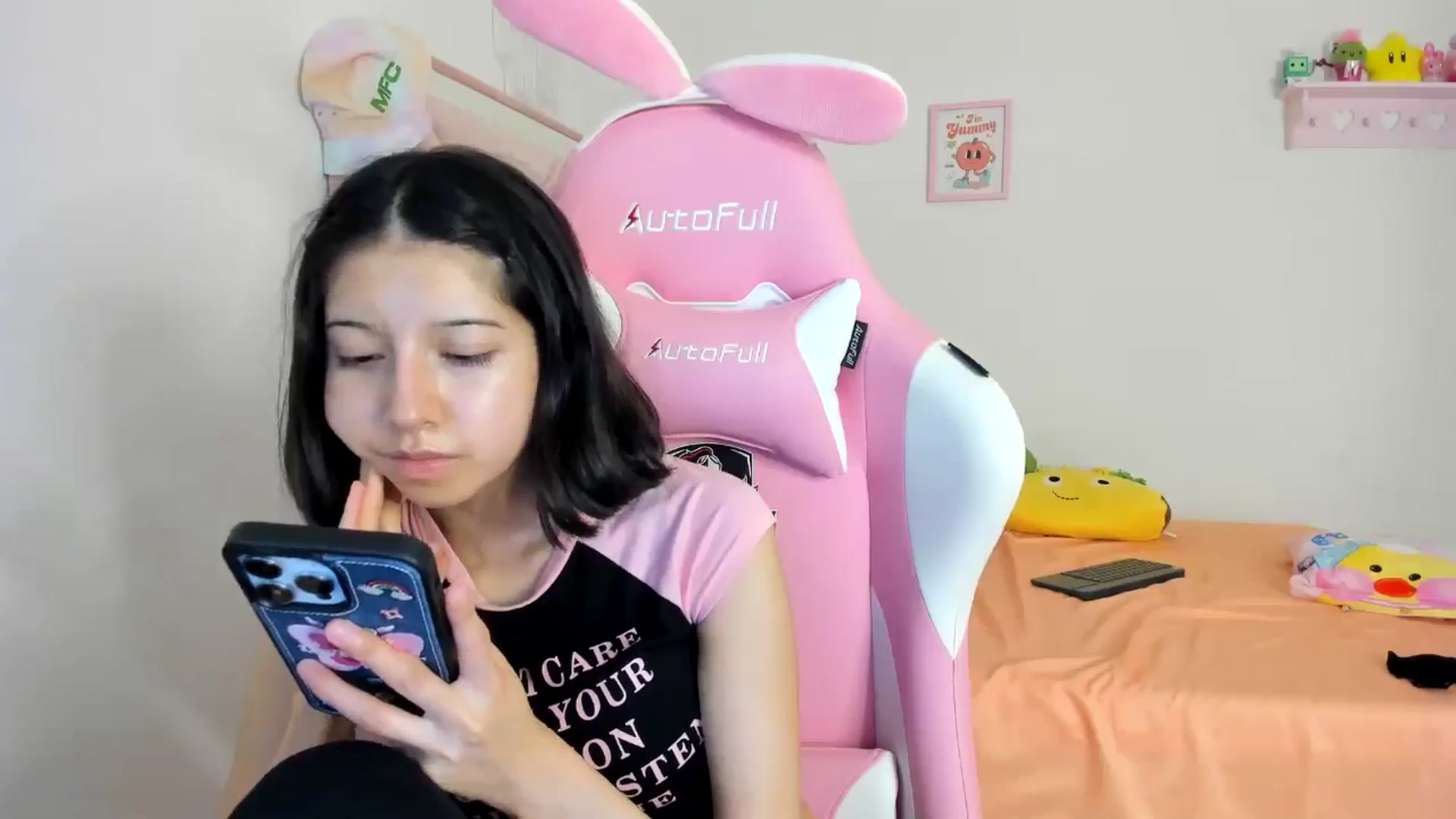 Gallery image thumbnail from Cherrycute666's myfreecams stream on, 08/04/2024, 07:44 image 19 of 20