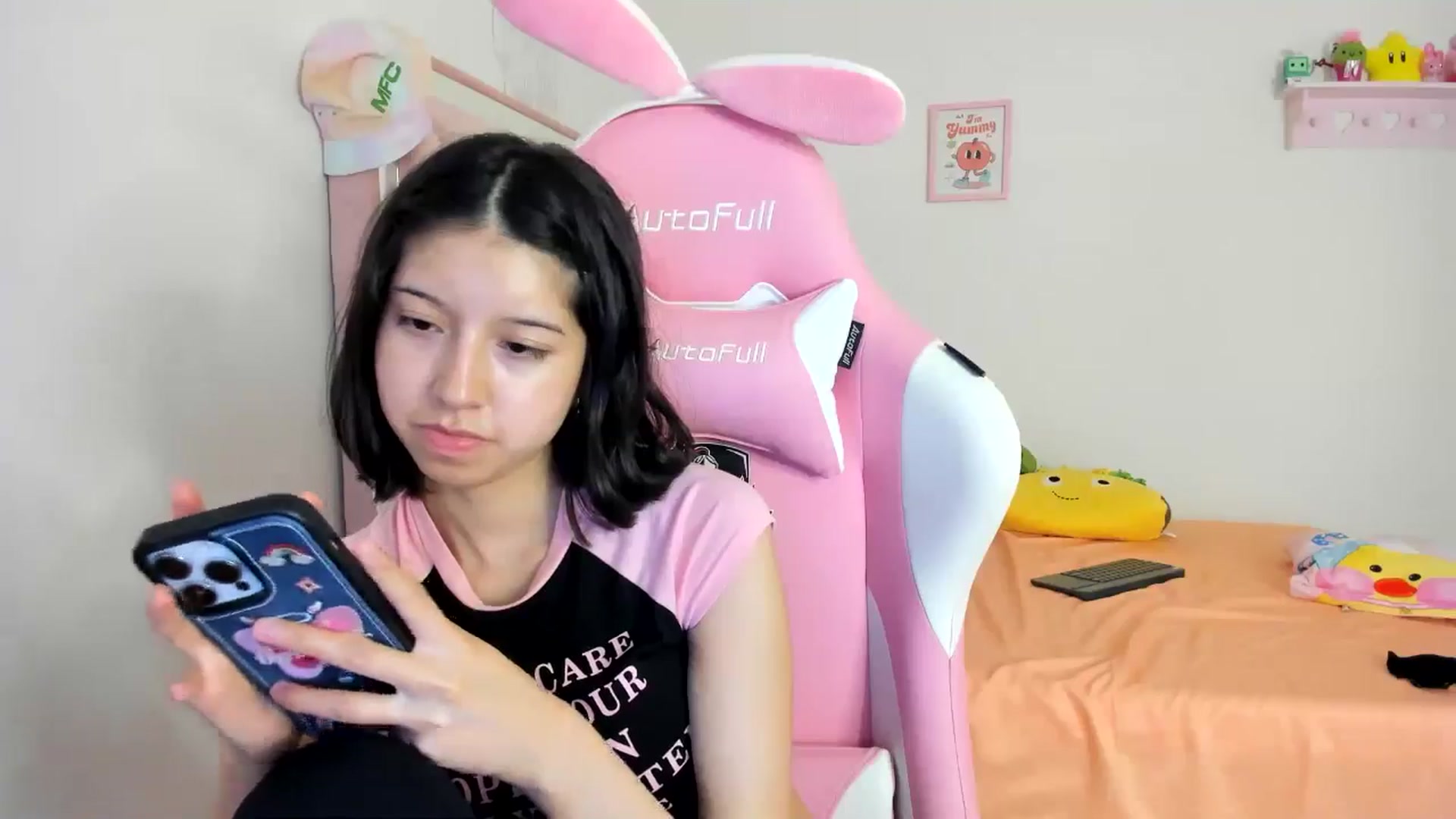 Gallery image thumbnail from Cherrycute666's myfreecams stream on, 08/04/2024, 07:44 image 17 of 20