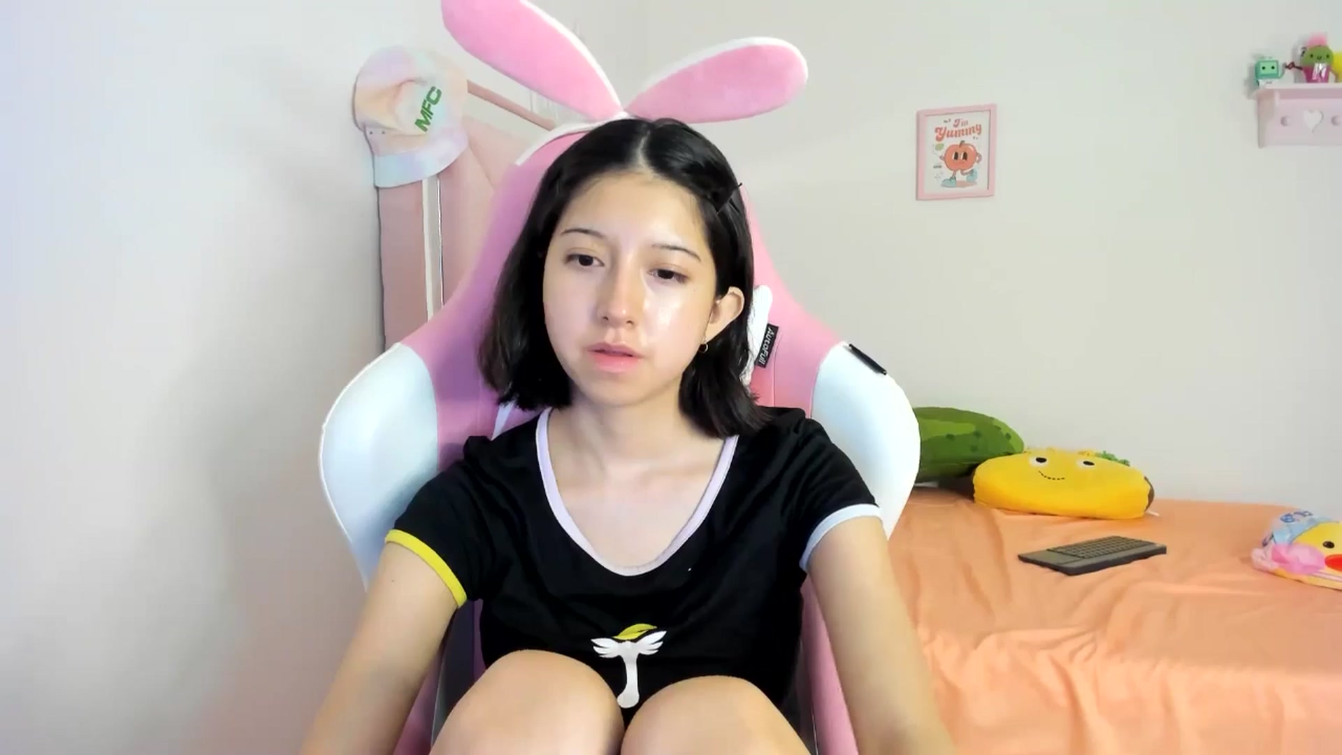 Gallery image thumbnail from Cherrycute666's myfreecams stream on, 08/04/2024, 11:07 image 15 of 20