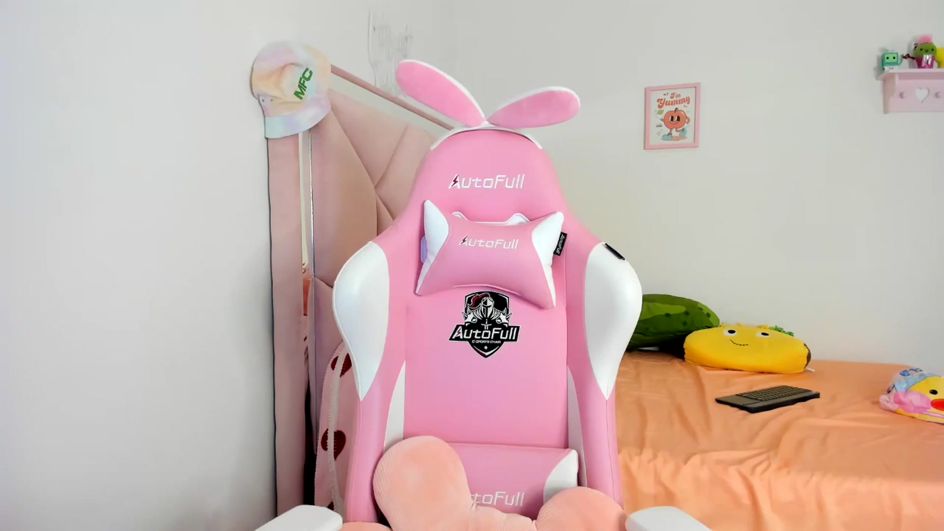 Gallery image thumbnail from Cherrycute666's myfreecams stream on, 08/04/2024, 11:07 image 16 of 20