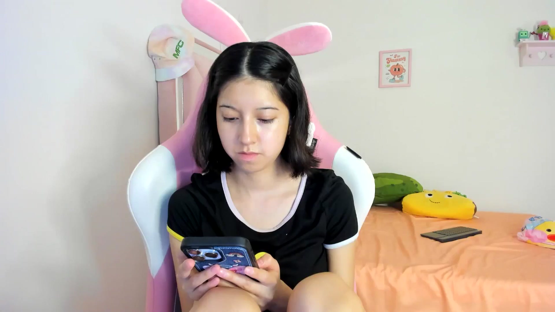Gallery image thumbnail from Cherrycute666's myfreecams stream on, 08/04/2024, 11:07 image 14 of 20