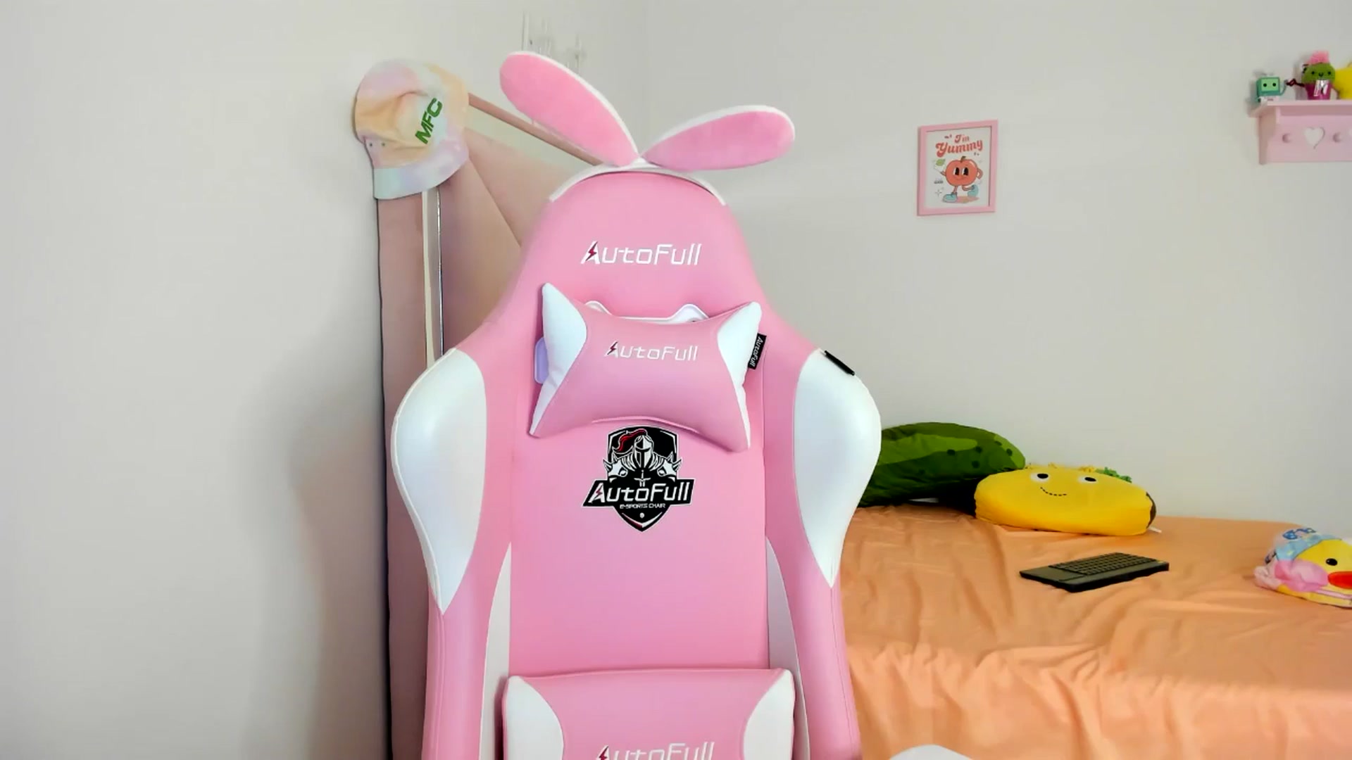 Gallery image thumbnail from Cherrycute666's myfreecams stream on, 08/04/2024, 11:07 image 10 of 20
