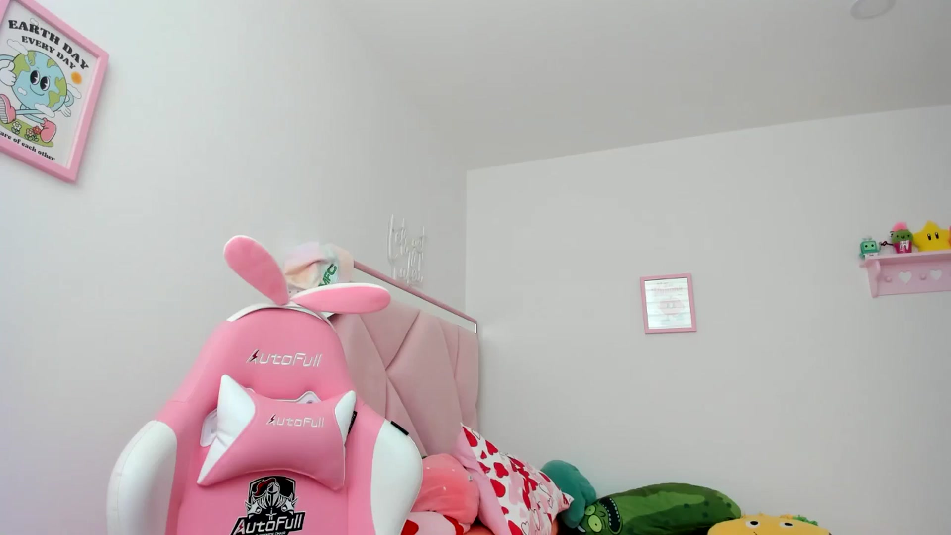 Gallery image thumbnail from Cherrycute666's myfreecams stream on, 08/04/2024, 20:03 image 6 of 20