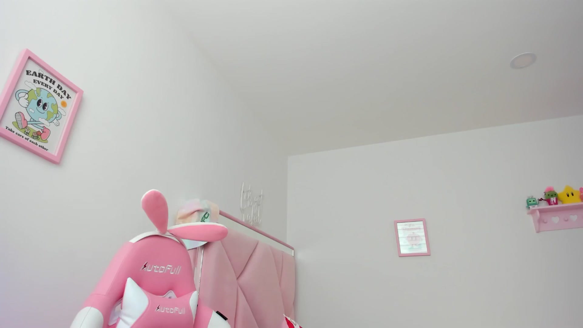Gallery image thumbnail from Cherrycute666's myfreecams stream on, 08/04/2024, 20:03 image 4 of 20