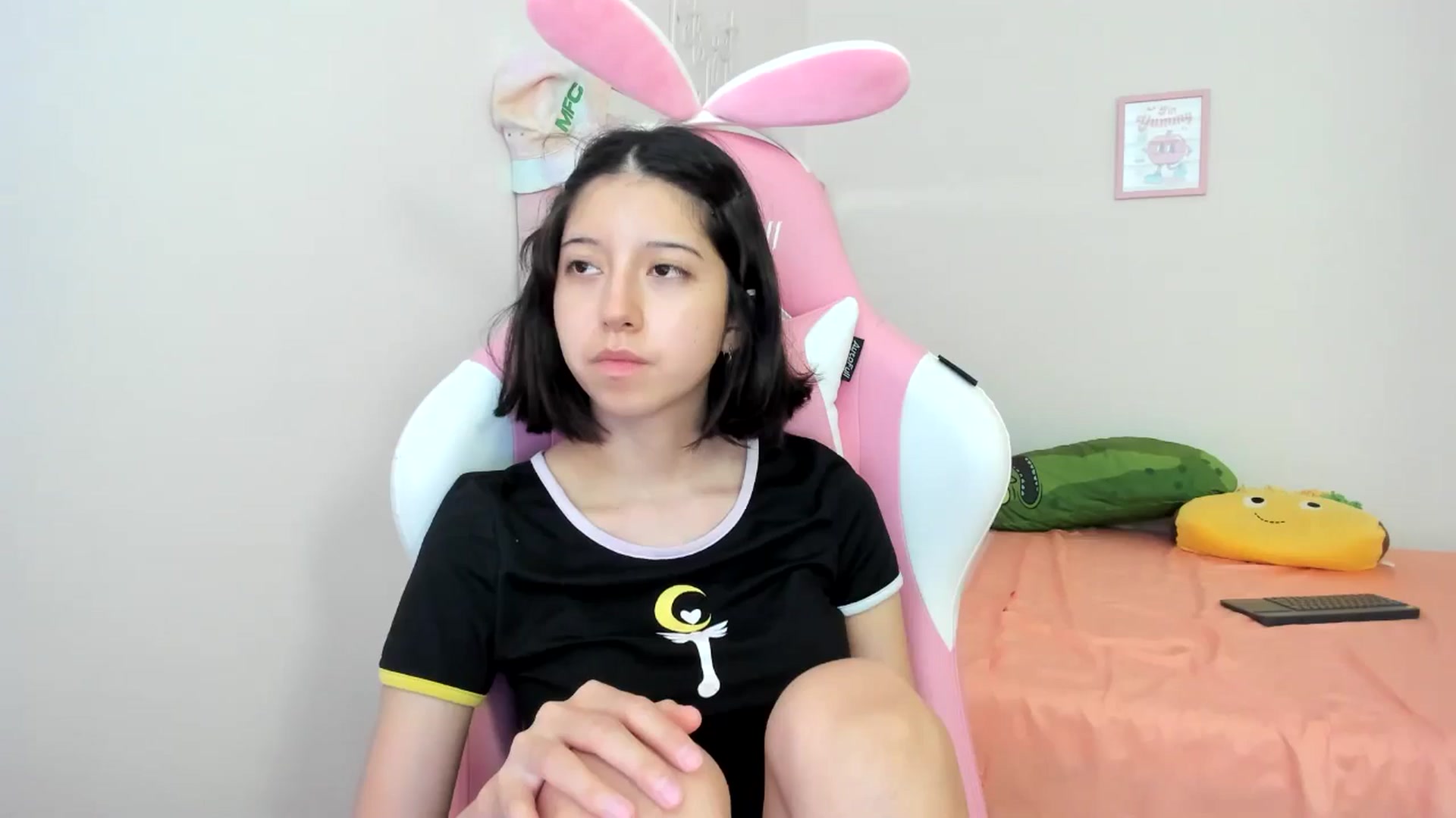 Gallery image thumbnail from Cherrycute666's myfreecams stream on, 08/05/2024, 24:19 image 2 of 20