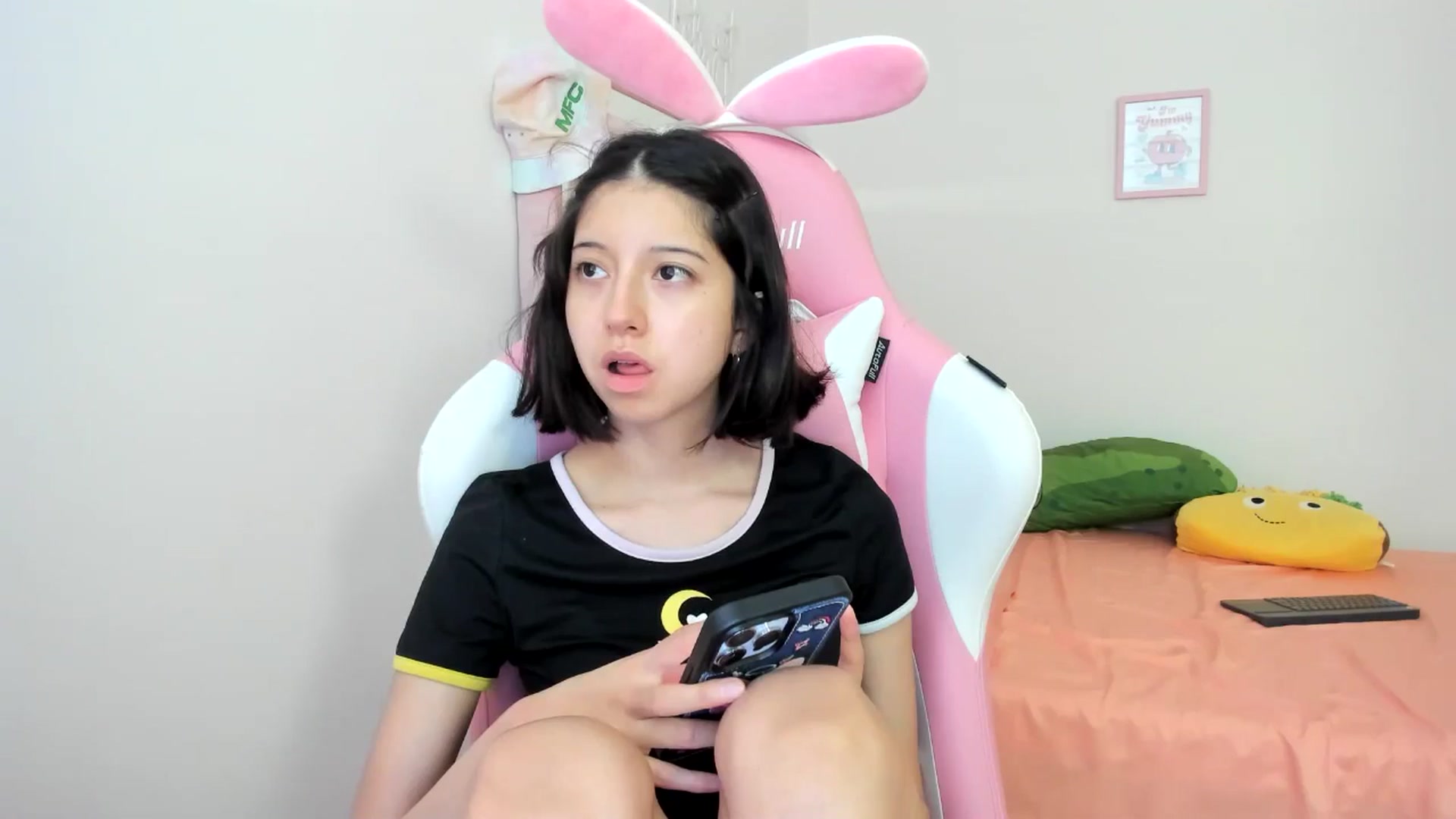 Gallery image thumbnail from Cherrycute666's myfreecams stream on, 08/05/2024, 24:19 image 3 of 20
