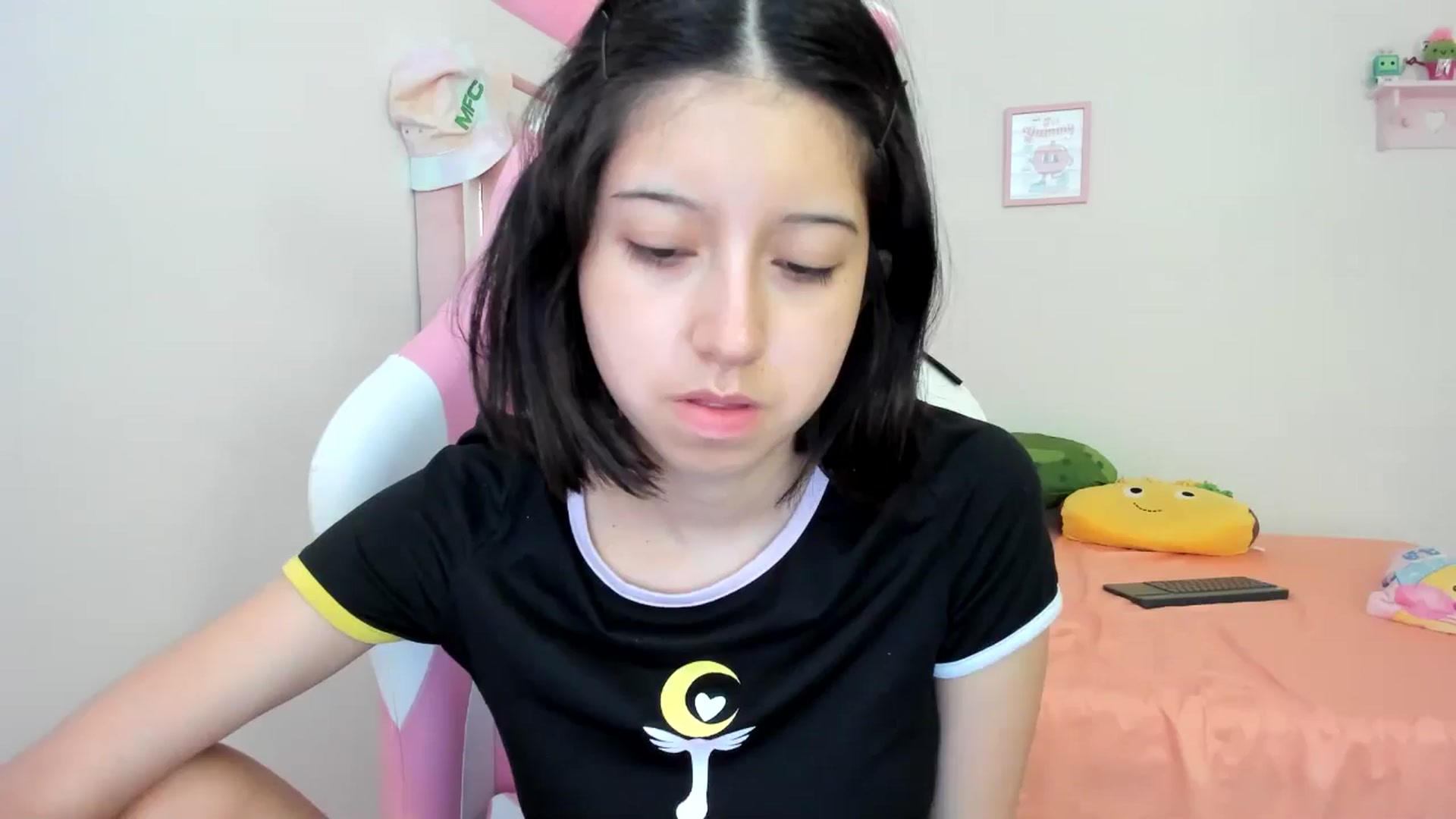 Gallery image thumbnail from Cherrycute666's myfreecams stream on, 08/05/2024, 24:19 image 1 of 20