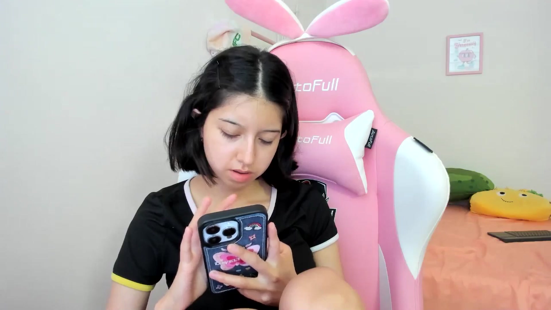 Gallery image thumbnail from Cherrycute666's myfreecams stream on, 08/05/2024, 24:19 image 9 of 20