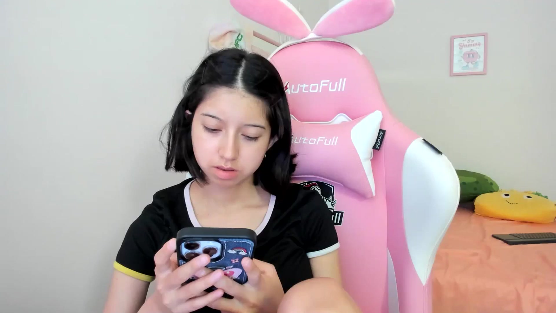Gallery image thumbnail from Cherrycute666's myfreecams stream on, 08/05/2024, 24:19 image 17 of 20