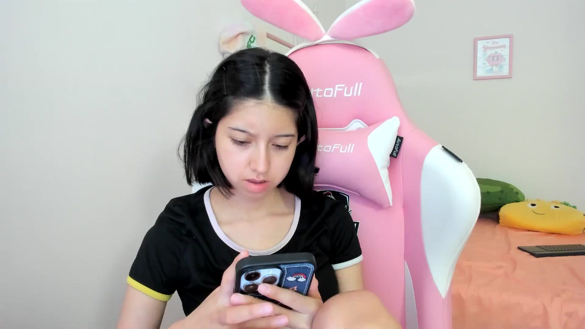 Gallery image thumbnail from Cherrycute666's myfreecams stream on, 08/05/2024, 24:19 image 15 of 20