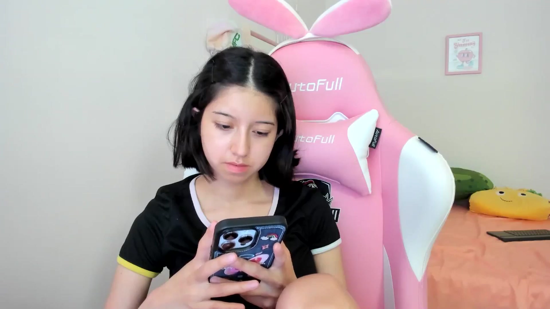 Gallery image thumbnail from Cherrycute666's myfreecams stream on, 08/05/2024, 24:19 image 16 of 20