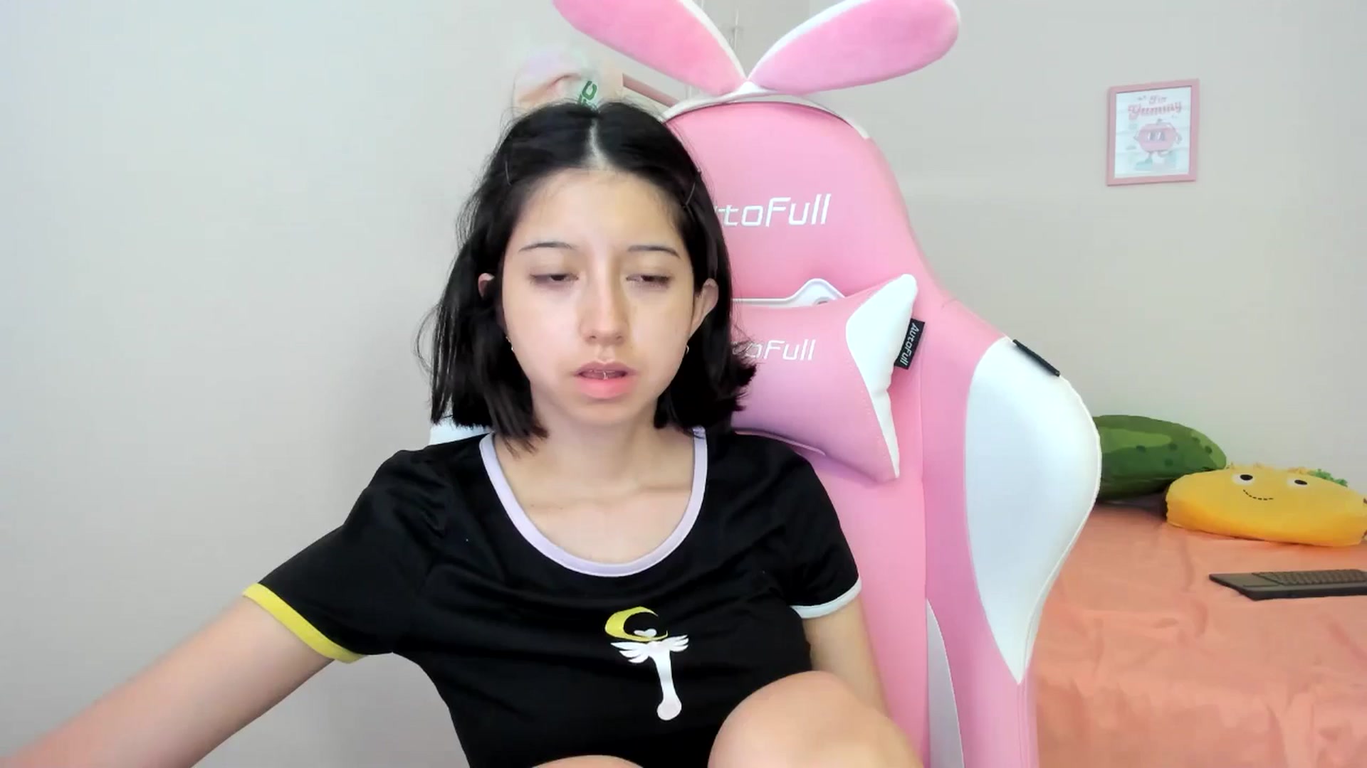 Gallery image thumbnail from Cherrycute666's myfreecams stream on, 08/05/2024, 24:19 image 7 of 20