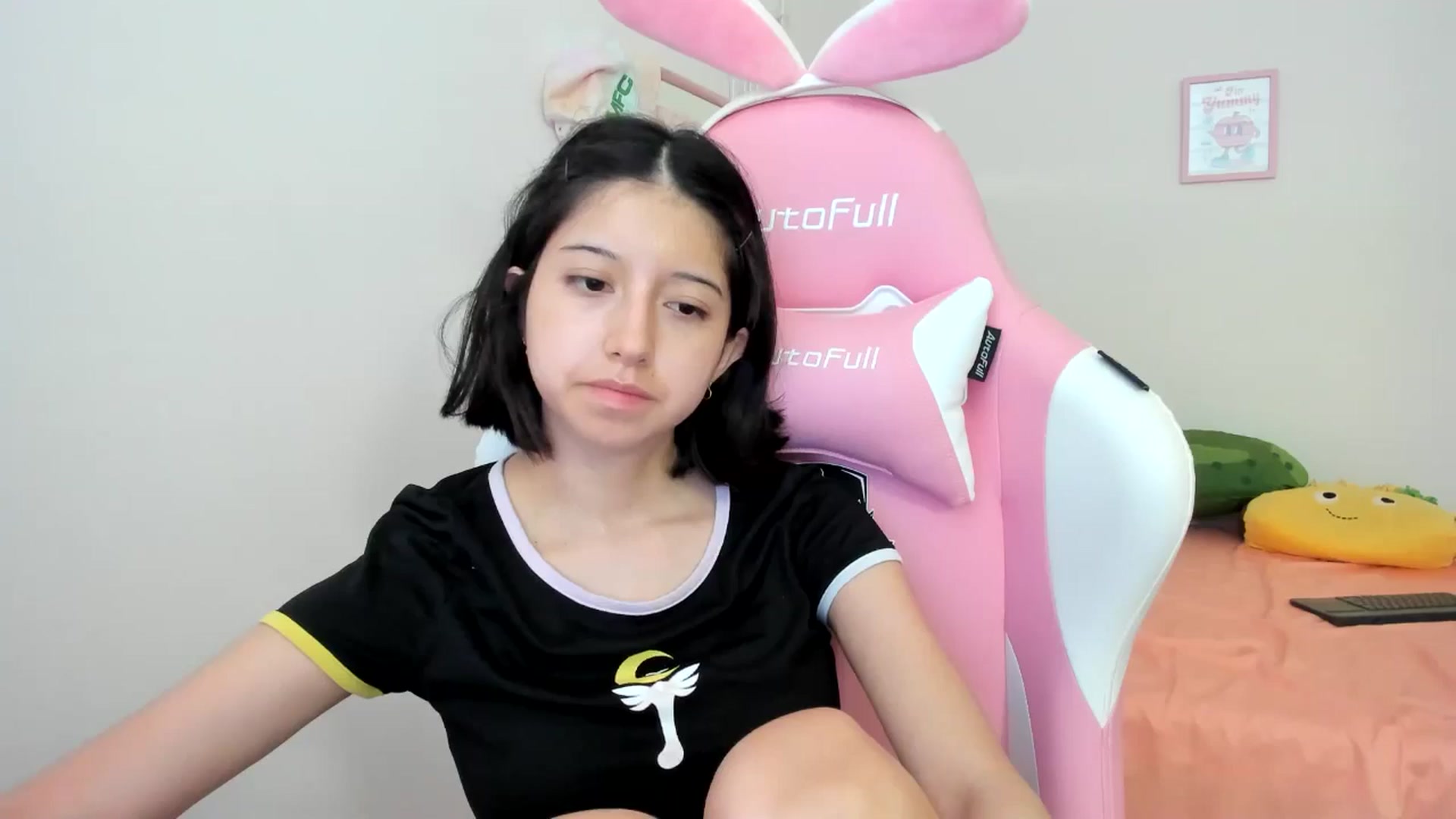 Gallery image thumbnail from Cherrycute666's myfreecams stream on, 08/05/2024, 24:19 image 13 of 20