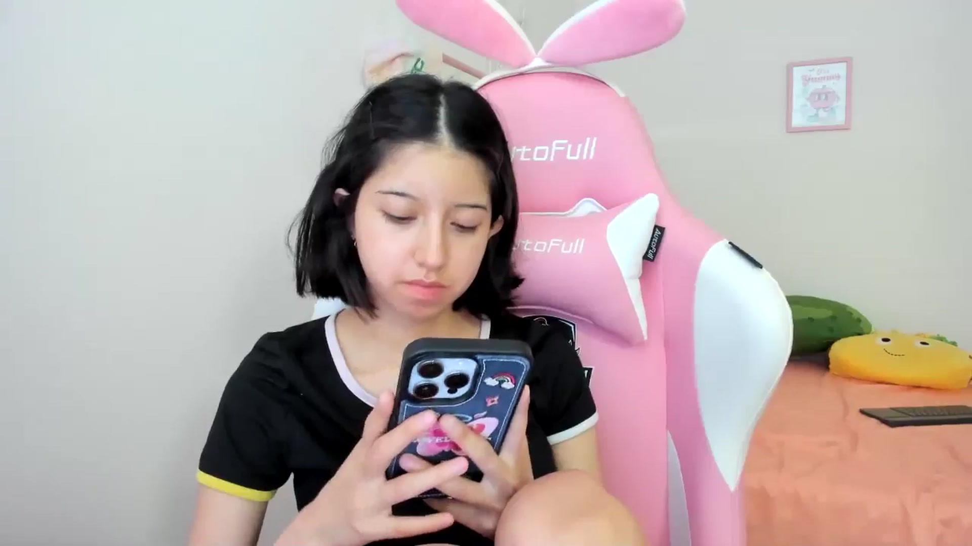 Gallery image thumbnail from Cherrycute666's myfreecams stream on, 08/05/2024, 24:19 image 8 of 20