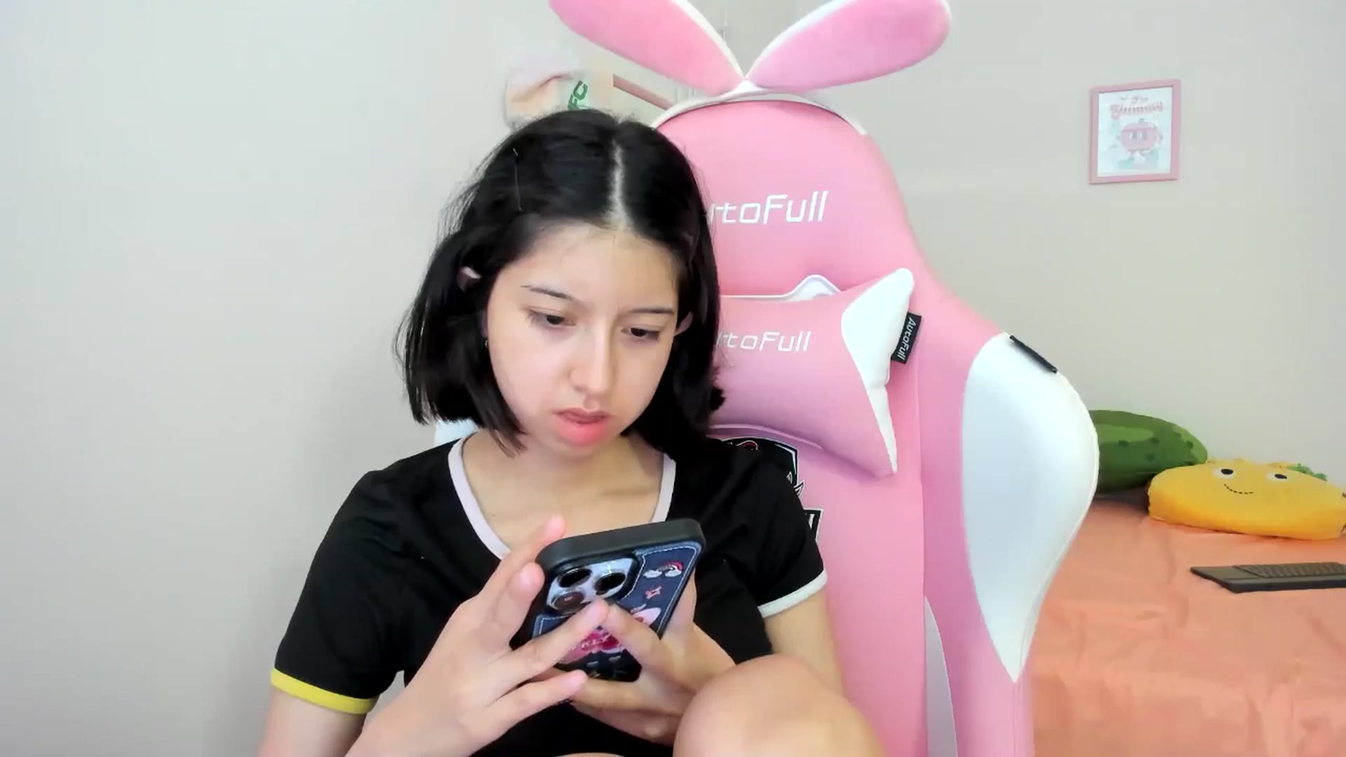 Gallery image thumbnail from Cherrycute666's myfreecams stream on, 08/05/2024, 24:19 image 10 of 20